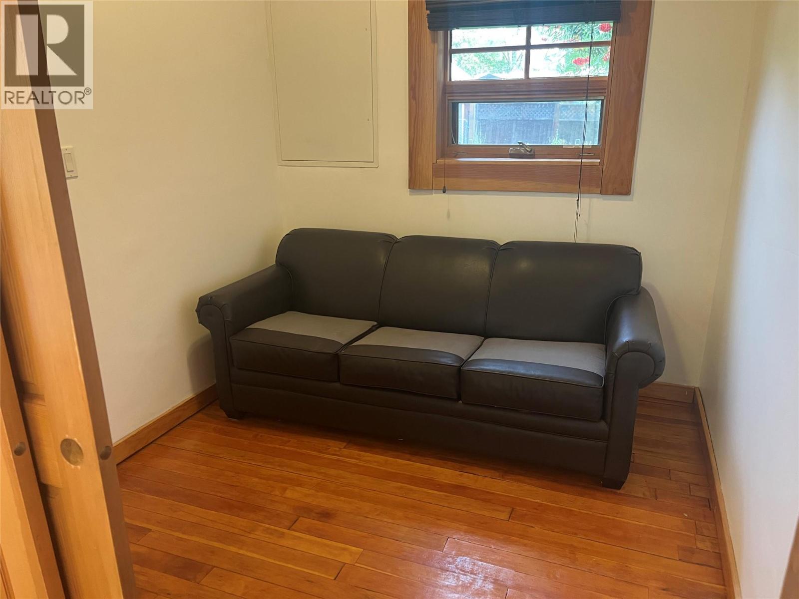 328 River Lane, Kaslo, BC - Indoor Photo Showing Living Room