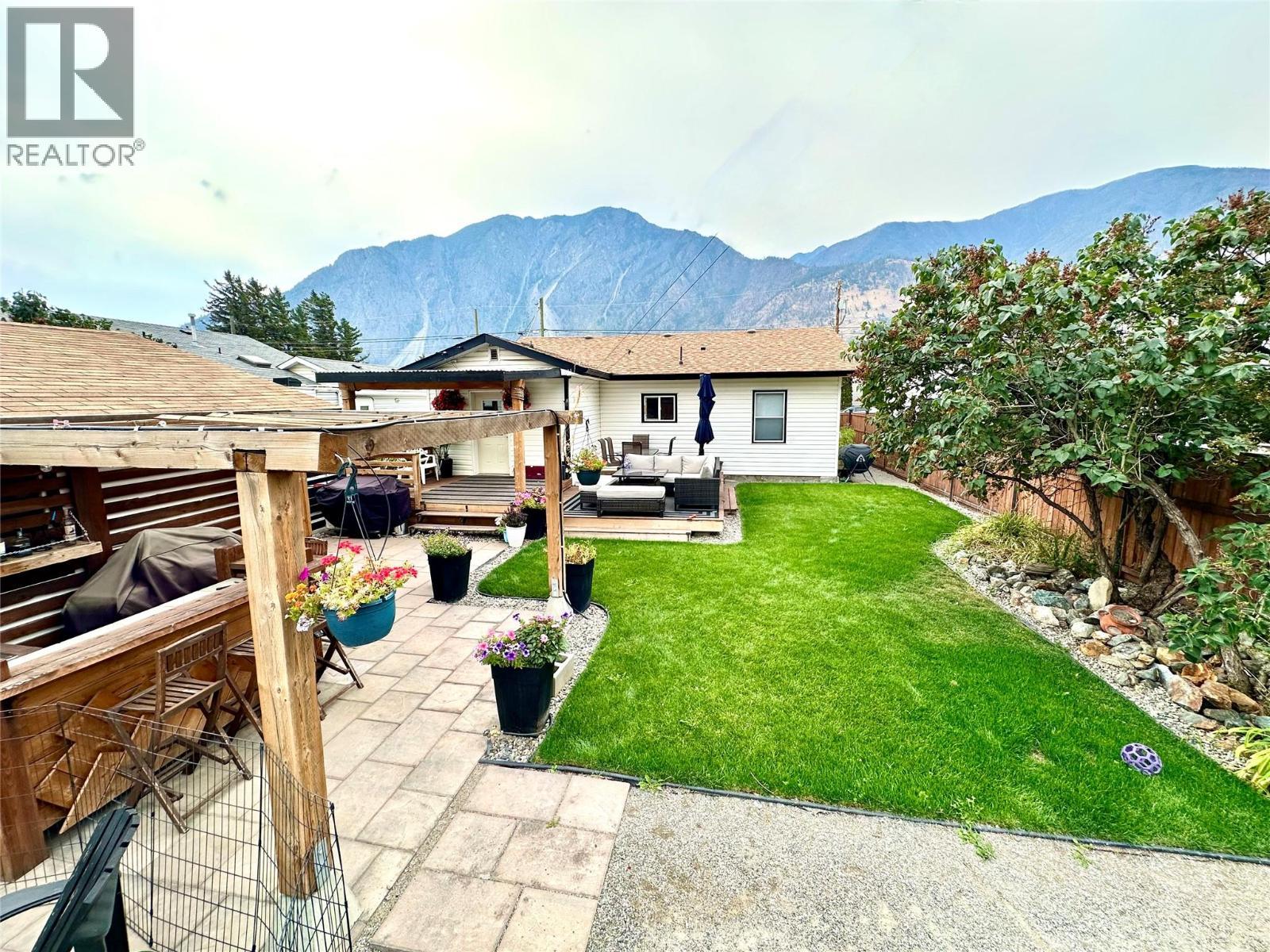 310 6Th Avenue, Keremeos, BC - Outdoor
