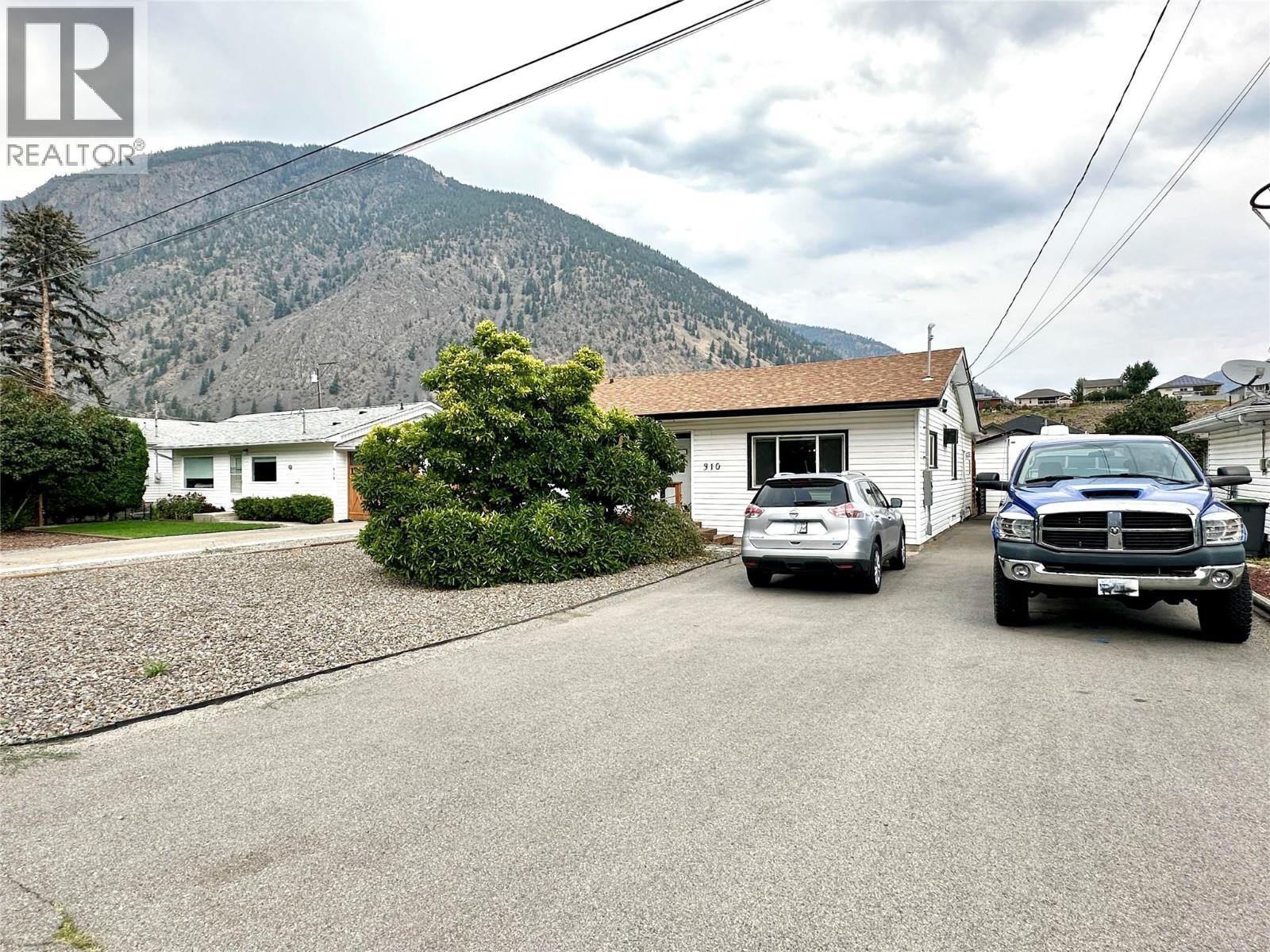 310 6Th Avenue, Keremeos, BC - Outdoor