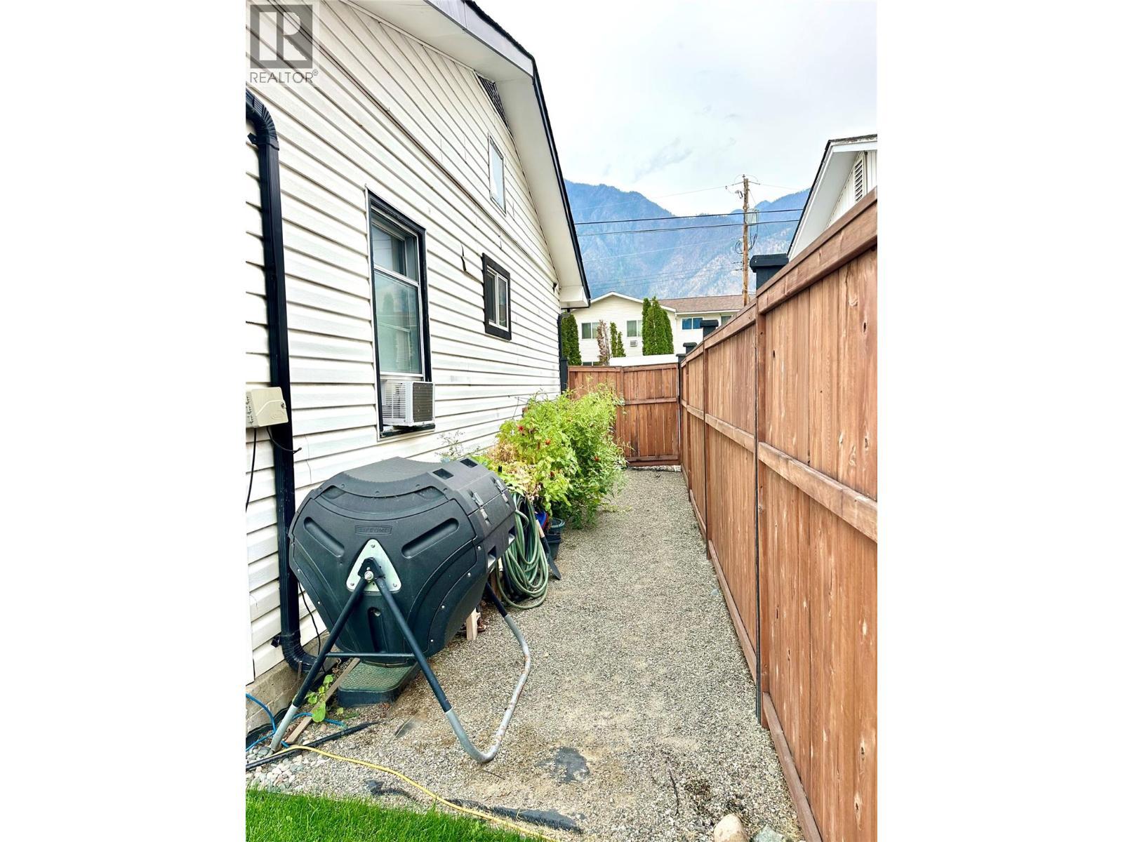 310 6Th Avenue, Keremeos, BC - Outdoor