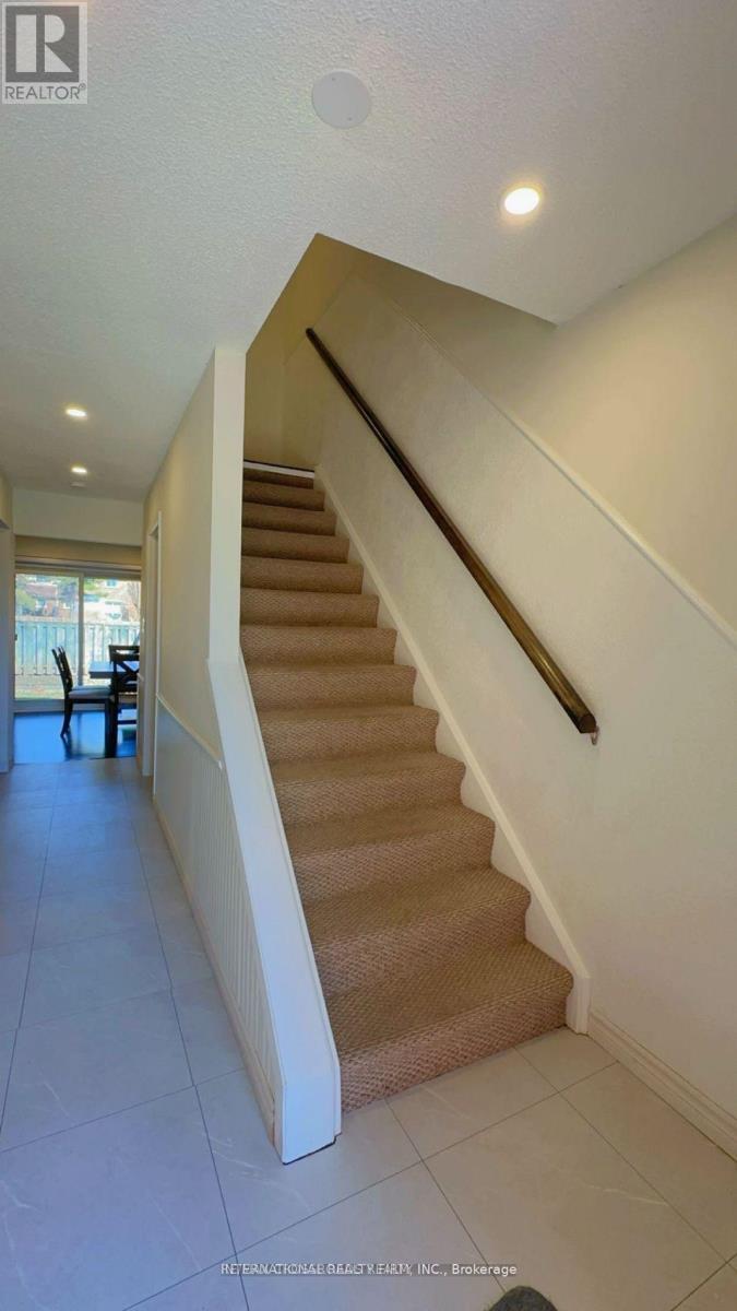 22 - 221 Ormond Drive, Oshawa, ON - Indoor Photo Showing Other Room