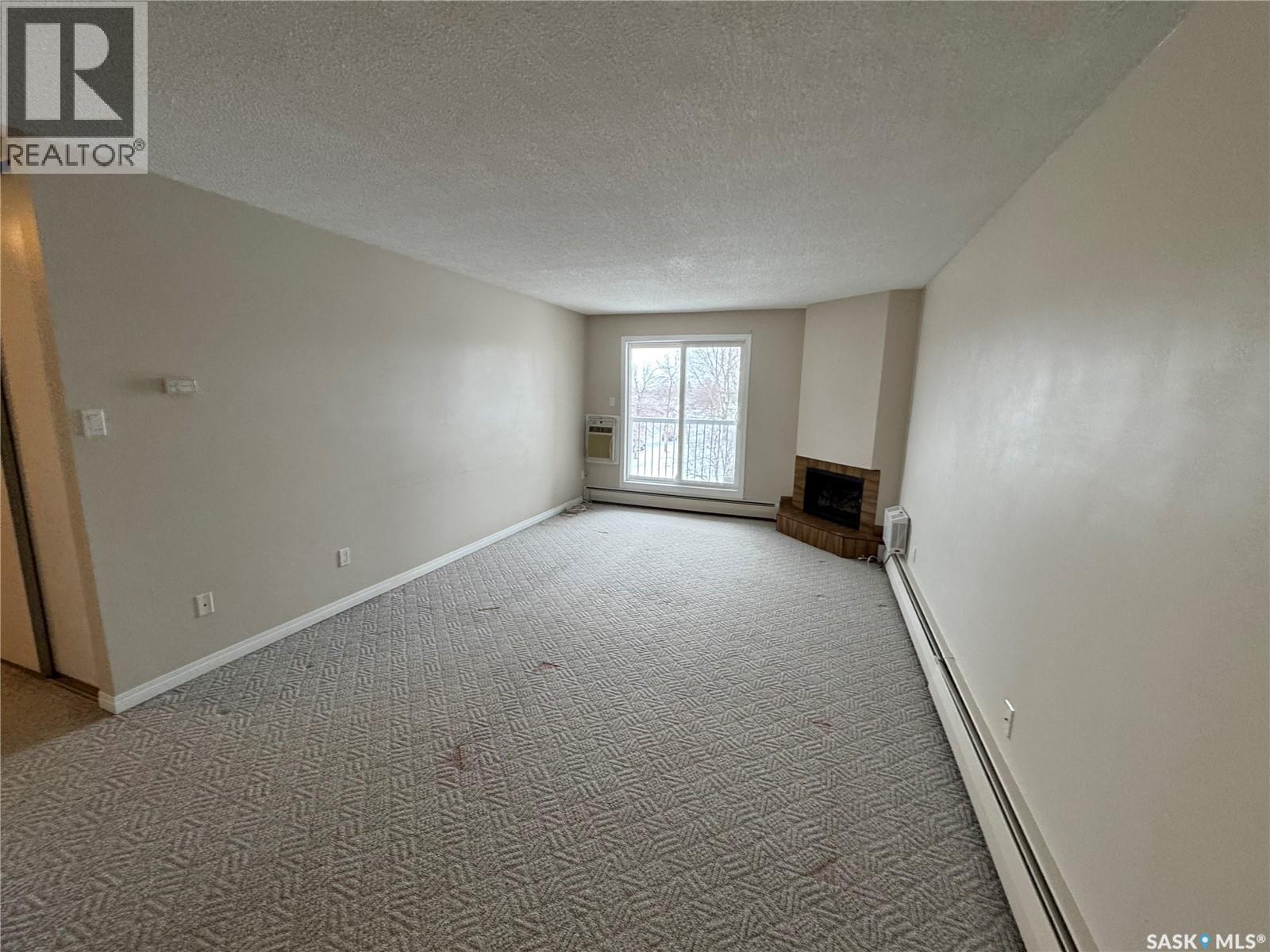 306 1808 Eaglesham Avenue, Weyburn, SK - Indoor Photo Showing Other Room
