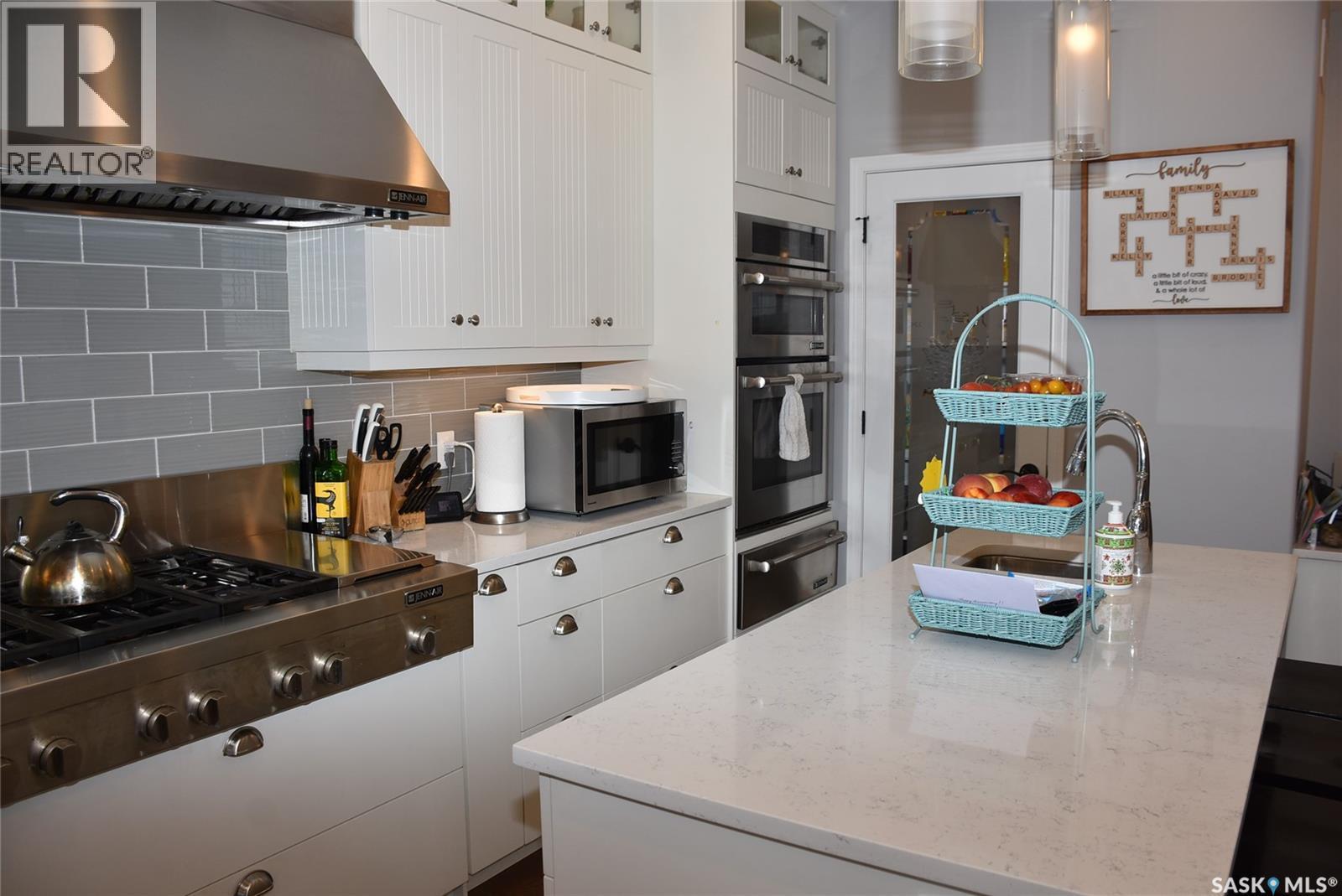 50 Aaron Place, North Qu'Appelle Rm No. 187, SK - Indoor Photo Showing Kitchen With Upgraded Kitchen