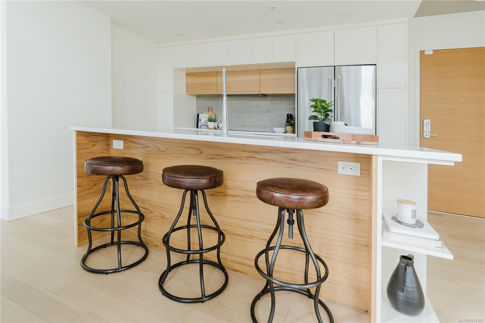 515-989 Johnson St, Victoria, BC - Indoor Photo Showing Kitchen