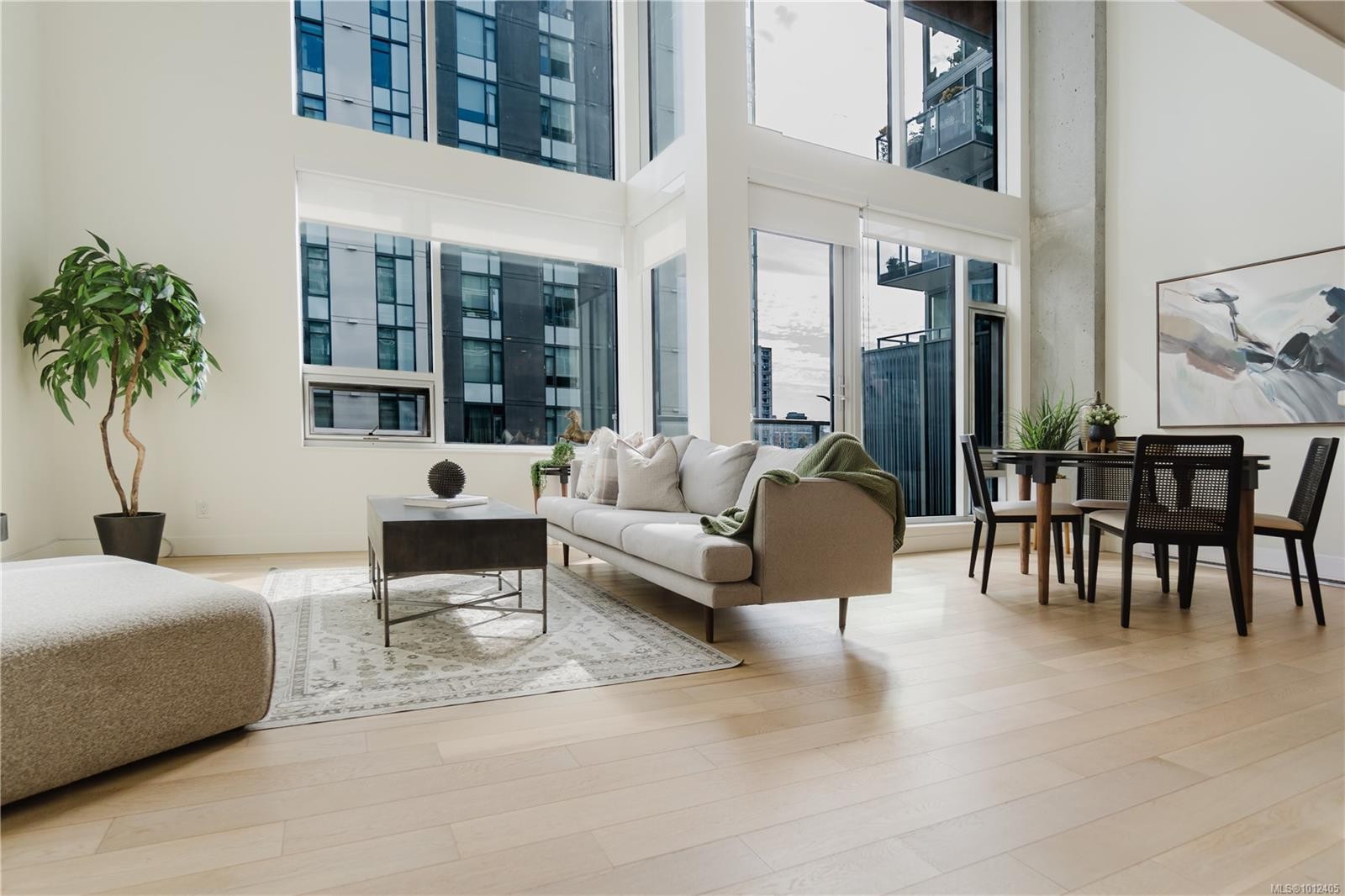 515-989 Johnson St, Victoria, BC - Indoor Photo Showing Living Room