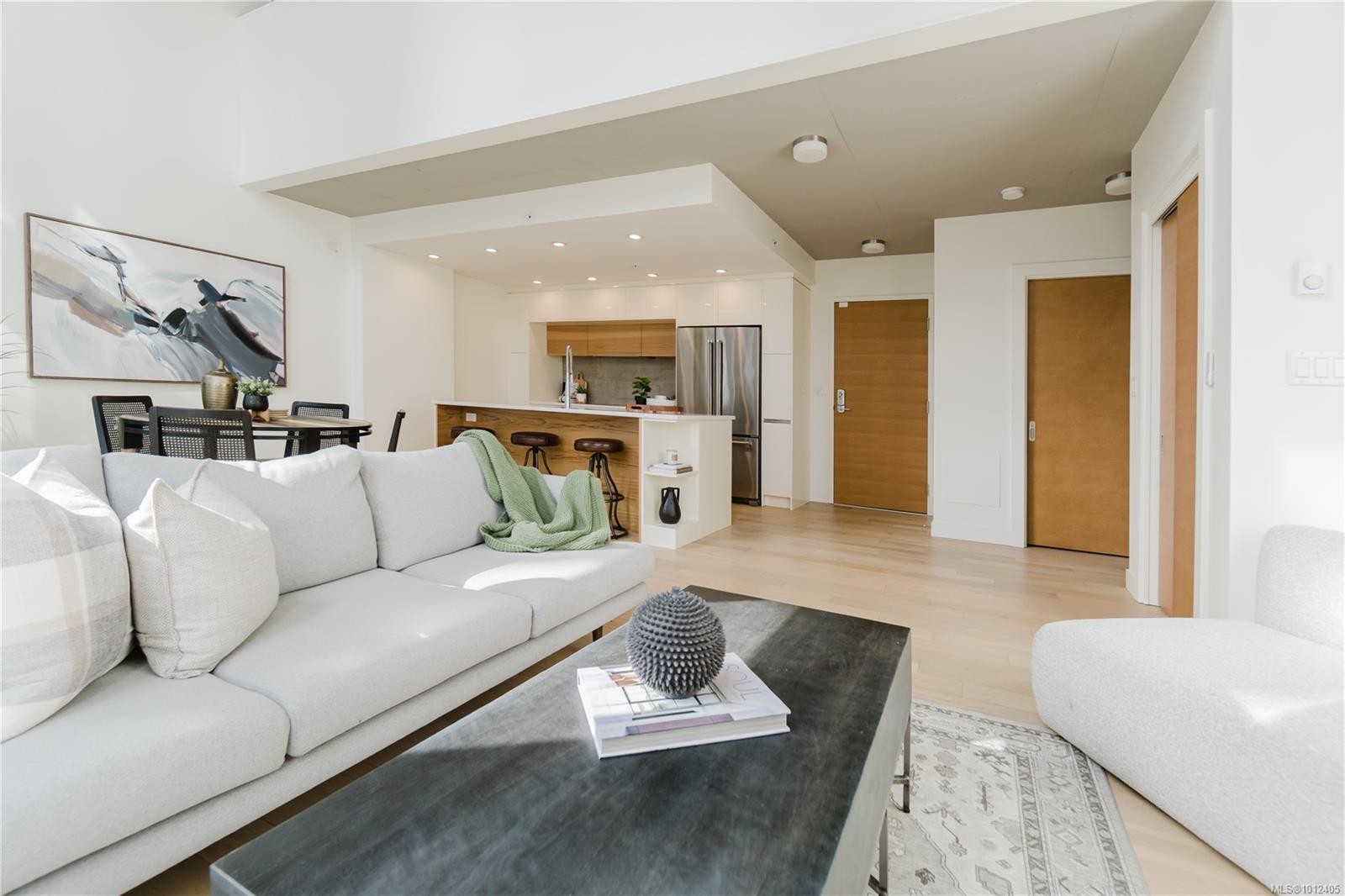 515-989 Johnson St, Victoria, BC - Indoor Photo Showing Living Room
