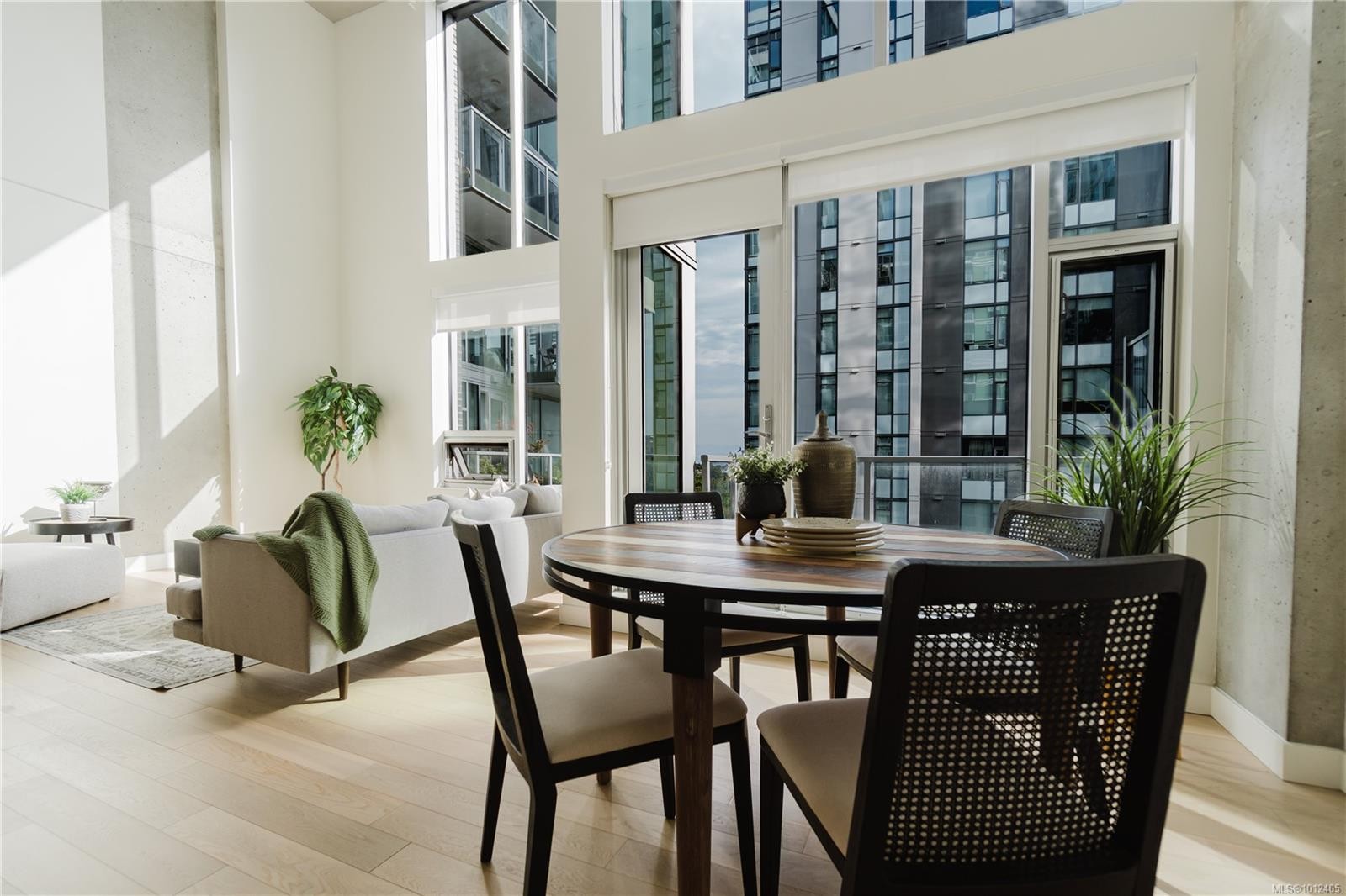 515-989 Johnson St, Victoria, BC - Indoor Photo Showing Dining Room