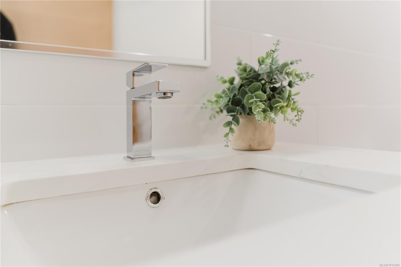 515-989 Johnson St, Victoria, BC - Indoor Photo Showing Bathroom