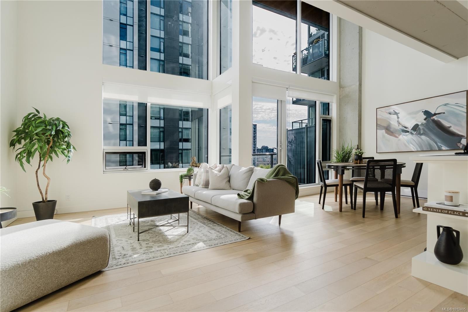 515-989 Johnson St, Victoria, BC - Indoor Photo Showing Living Room