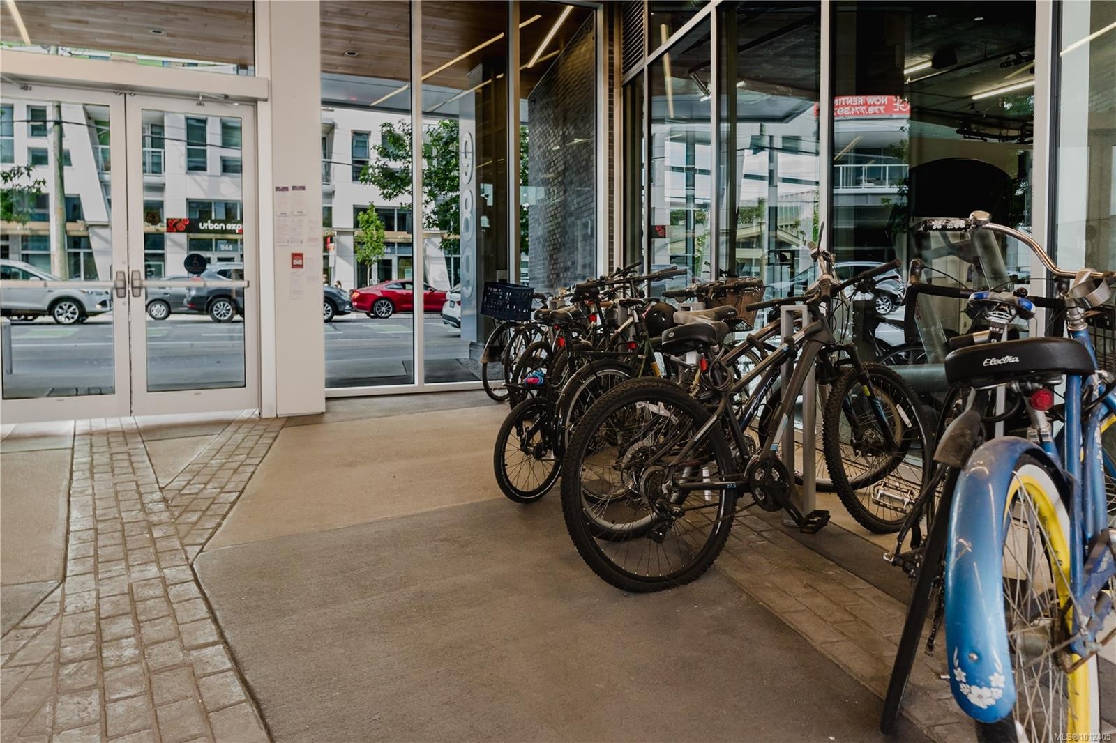 515-989 Johnson St, Victoria, BC - Indoor Photo Showing Garage