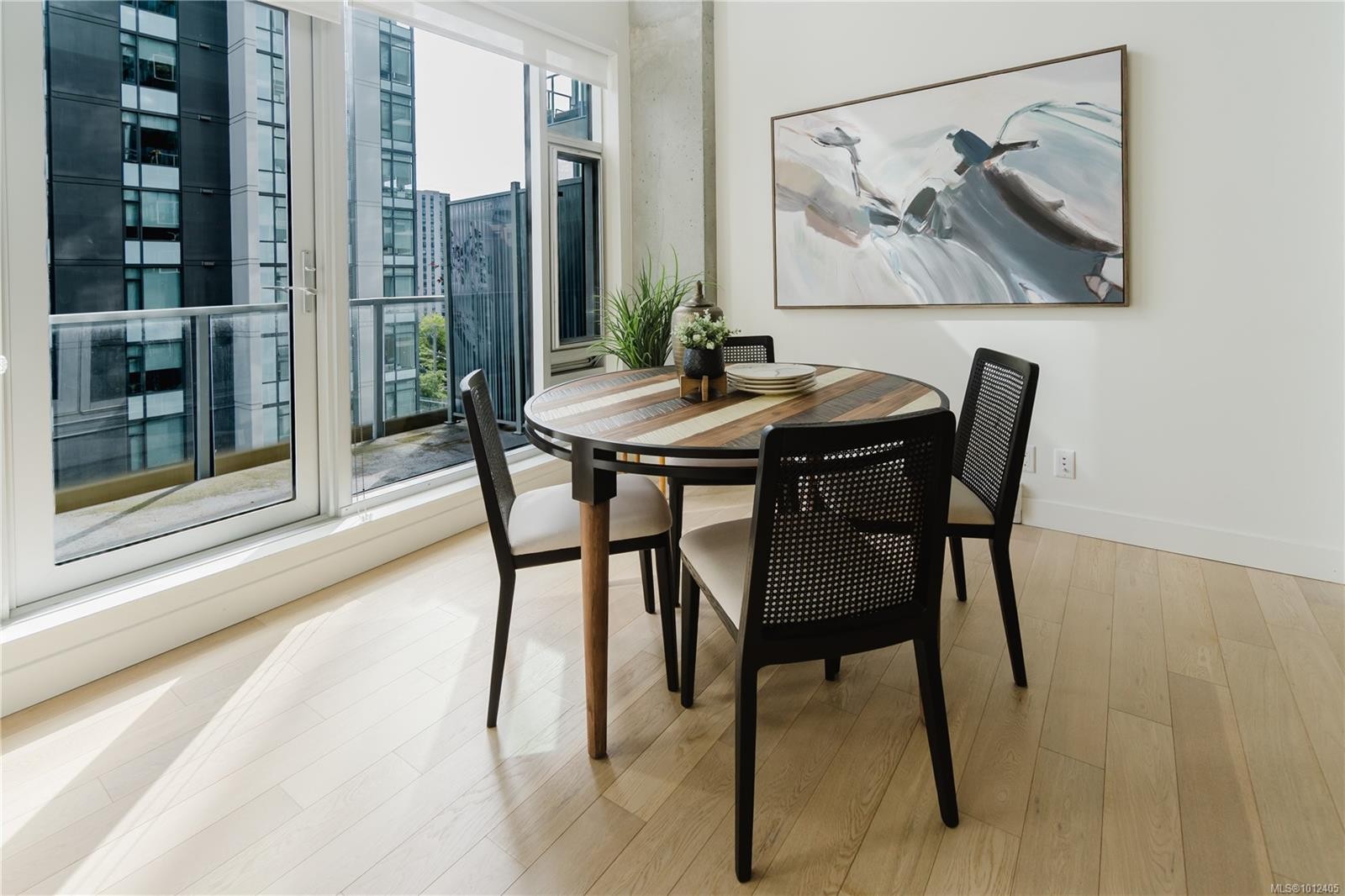 515-989 Johnson St, Victoria, BC - Indoor Photo Showing Dining Room