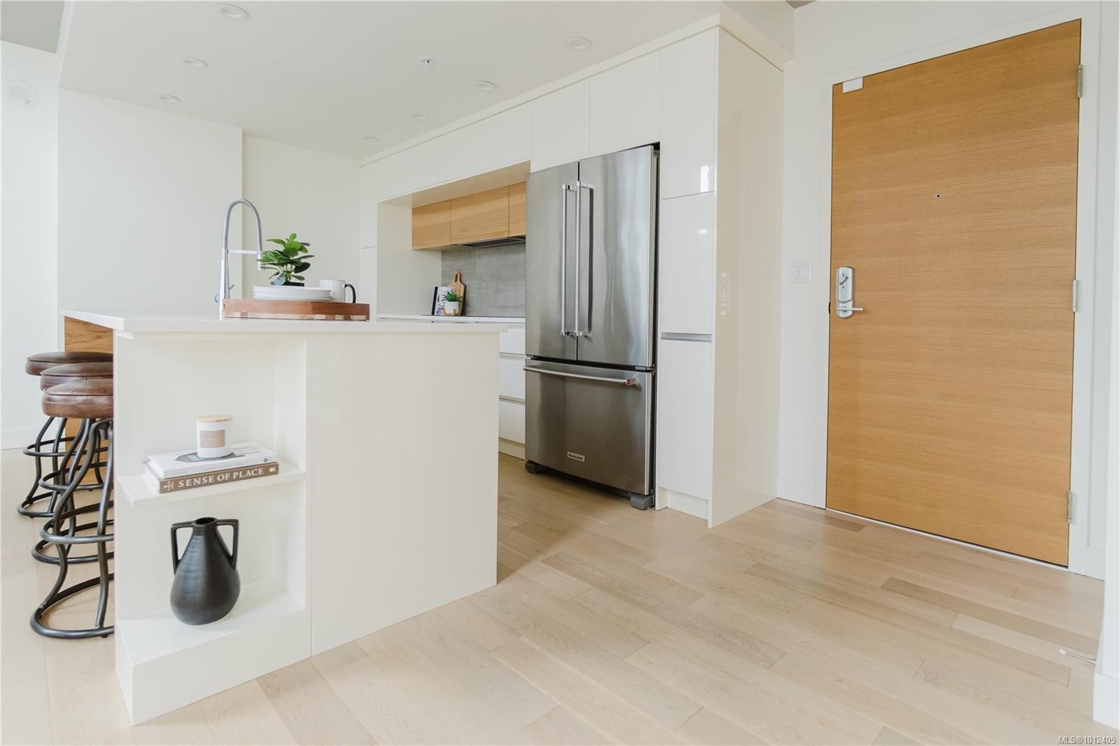 515-989 Johnson St, Victoria, BC - Indoor Photo Showing Kitchen