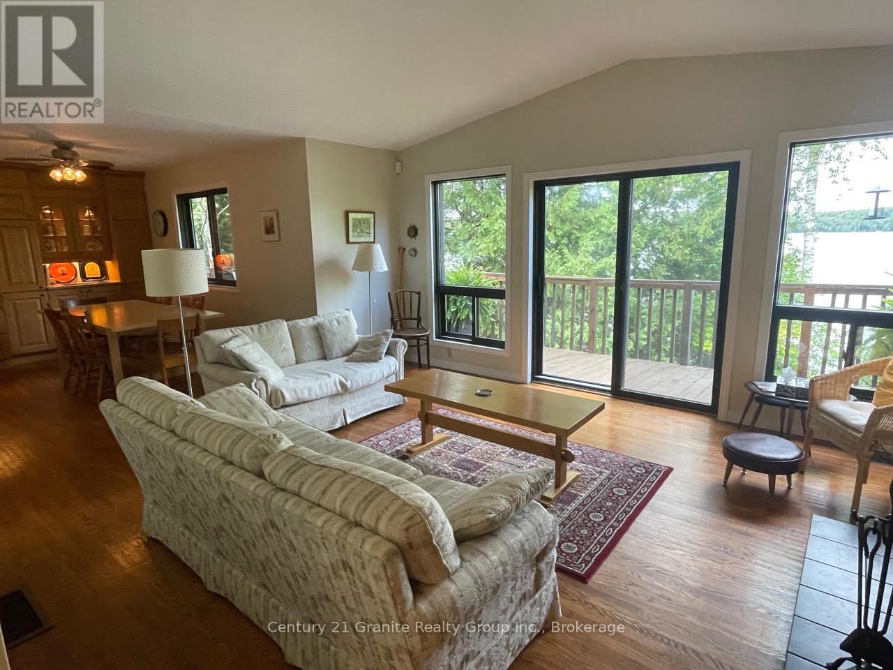 1119 Wampum Road, Dysart Et Al (Dudley), ON - Indoor Photo Showing Living Room