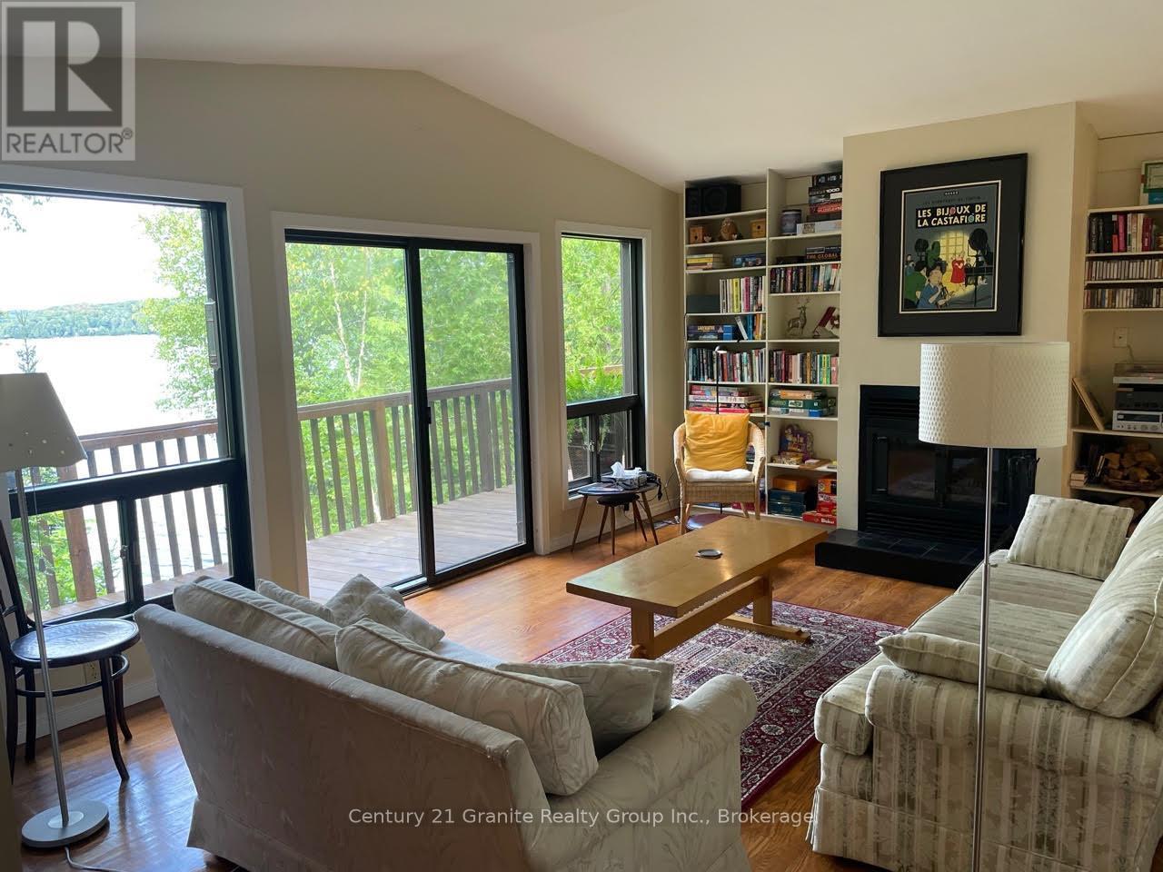 1119 Wampum Road, Dysart Et Al (Dudley), ON - Indoor Photo Showing Living Room