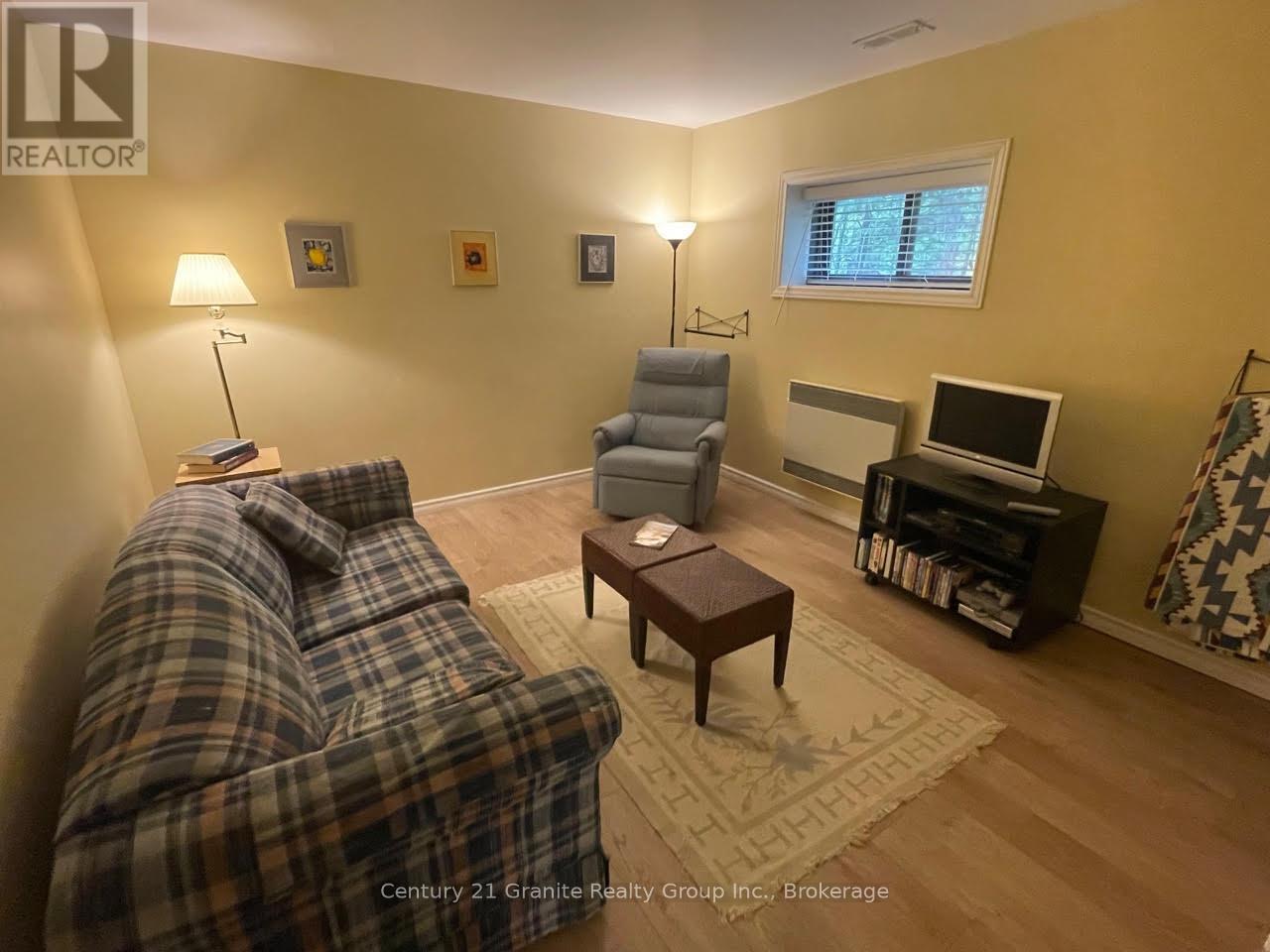 1119 Wampum Road, Dysart Et Al (Dudley), ON - Indoor Photo Showing Living Room