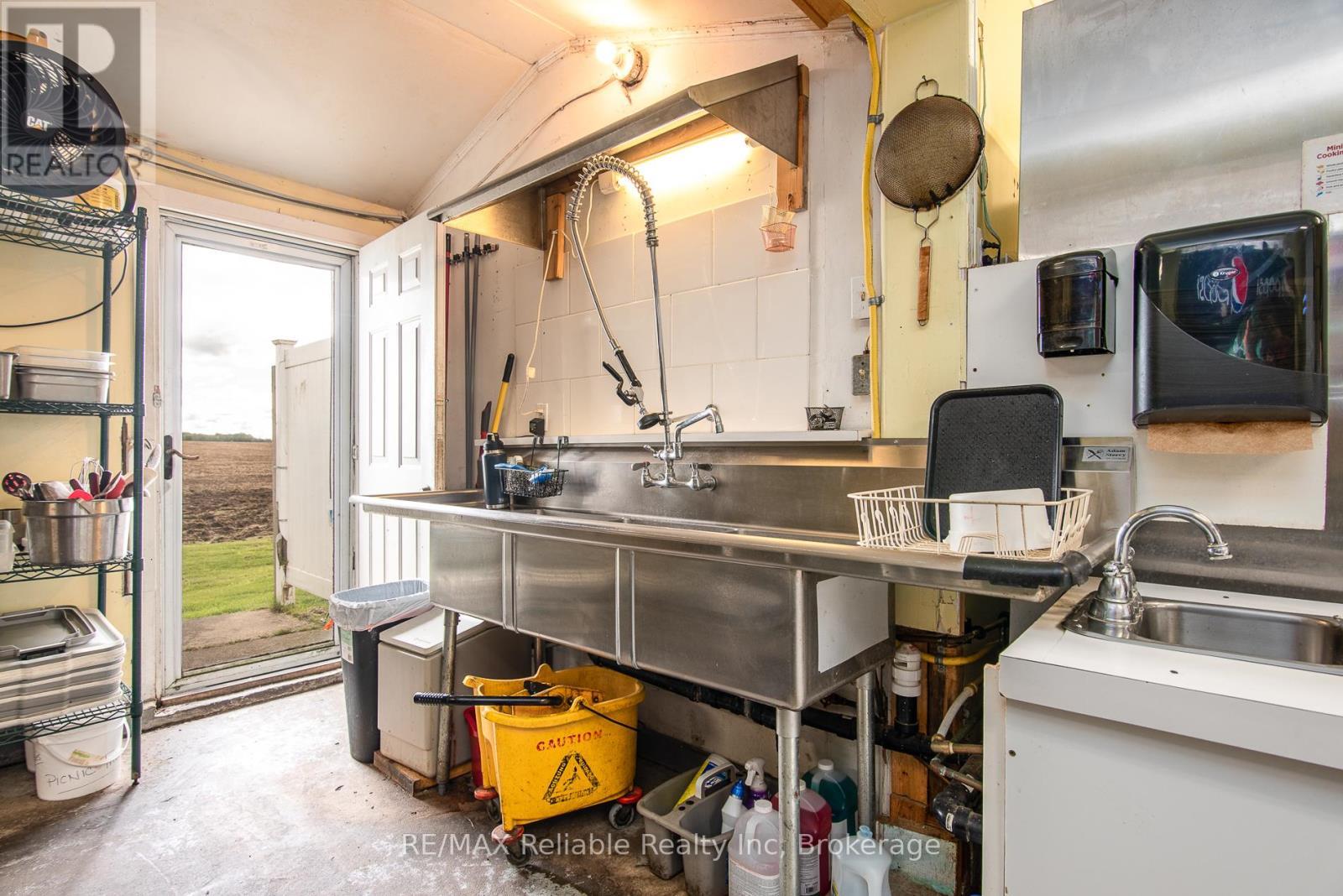 6 Kings Hwy 4, Huron East (Tuckersmith), ON