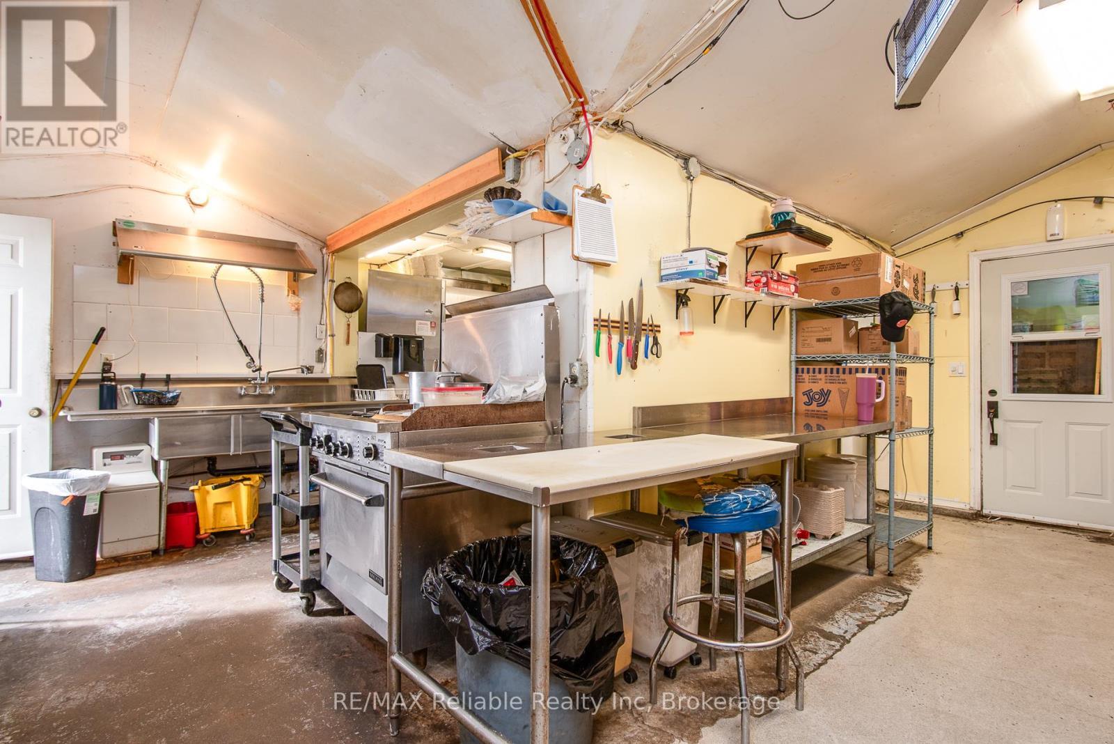 6 Kings Hwy 4, Huron East (Tuckersmith), ON