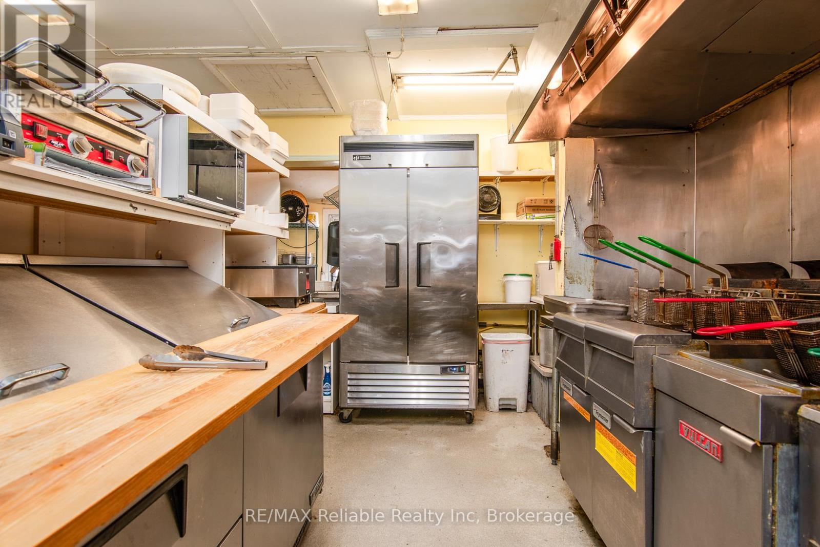 6 Kings Hwy 4, Huron East (Tuckersmith), ON