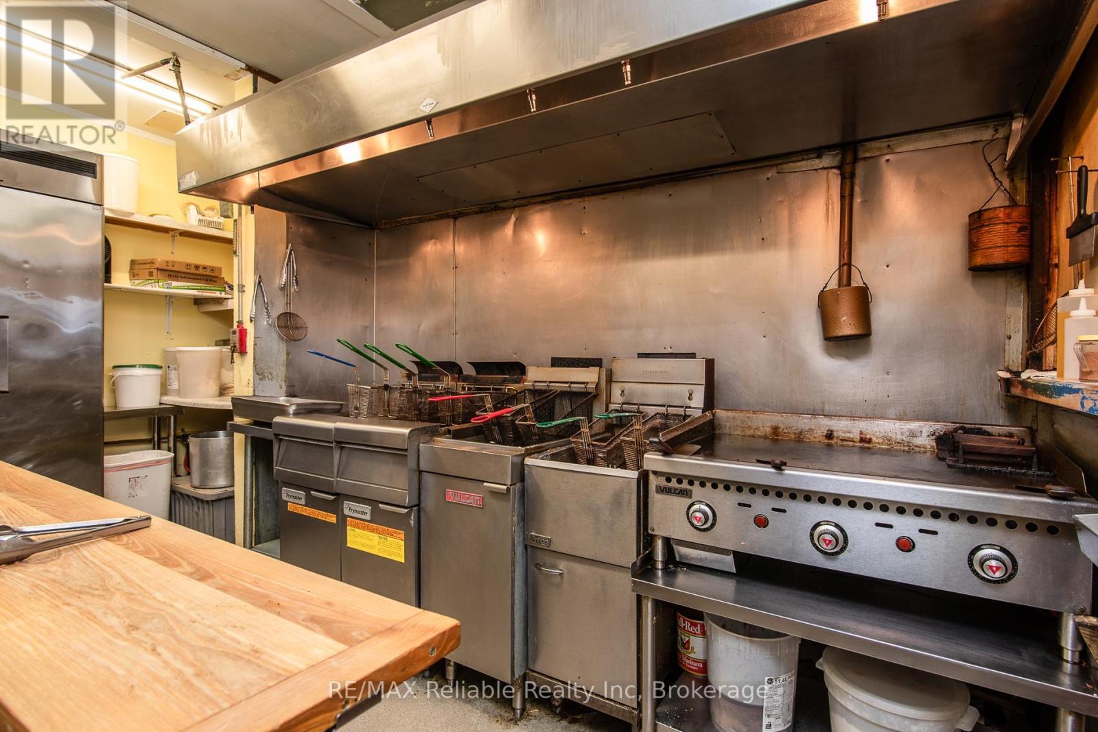 6 Kings Hwy 4, Huron East (Tuckersmith), ON