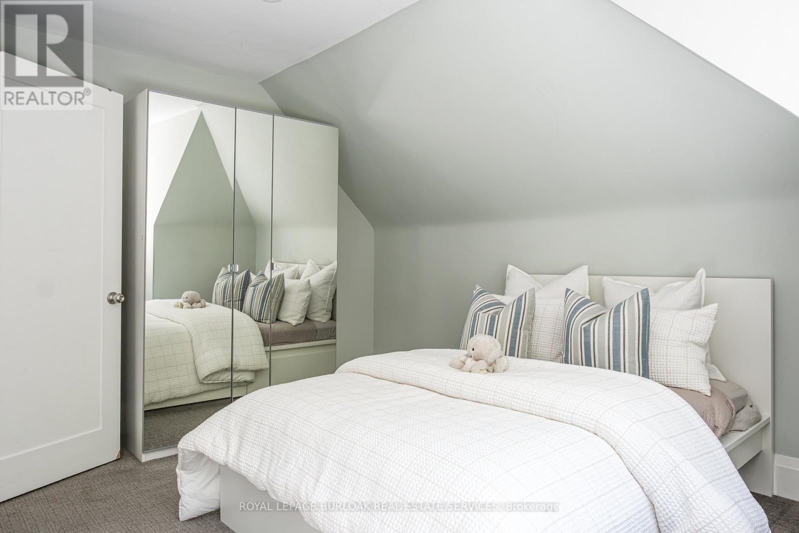 3 Oakwood Place, Hamilton, ON - Indoor Photo Showing Bedroom