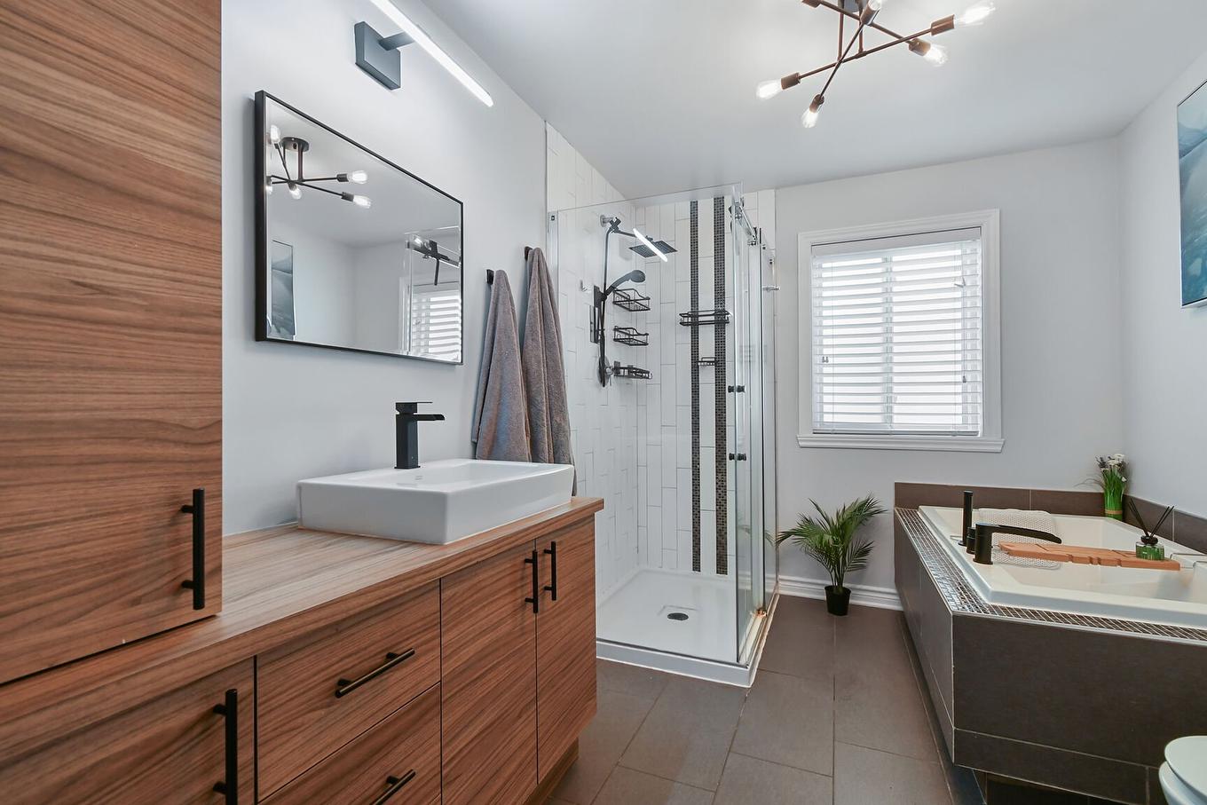 Bathroom - 9815 Rue Henri-Piché, Mirabel, QC - Indoor Photo Showing Bathroom