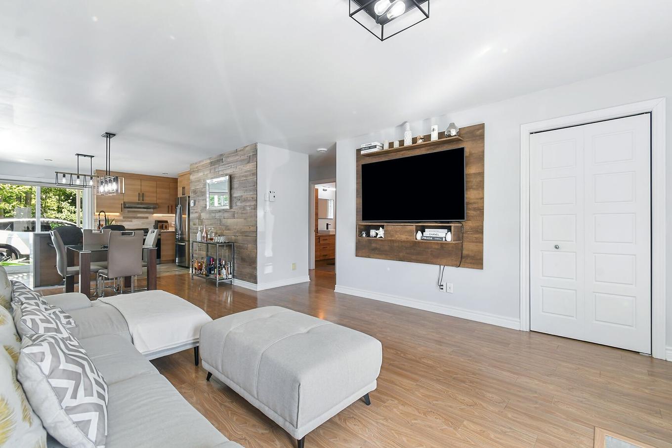 Overall view - 9815 Rue Henri-Piché, Mirabel, QC - Indoor Photo Showing Living Room