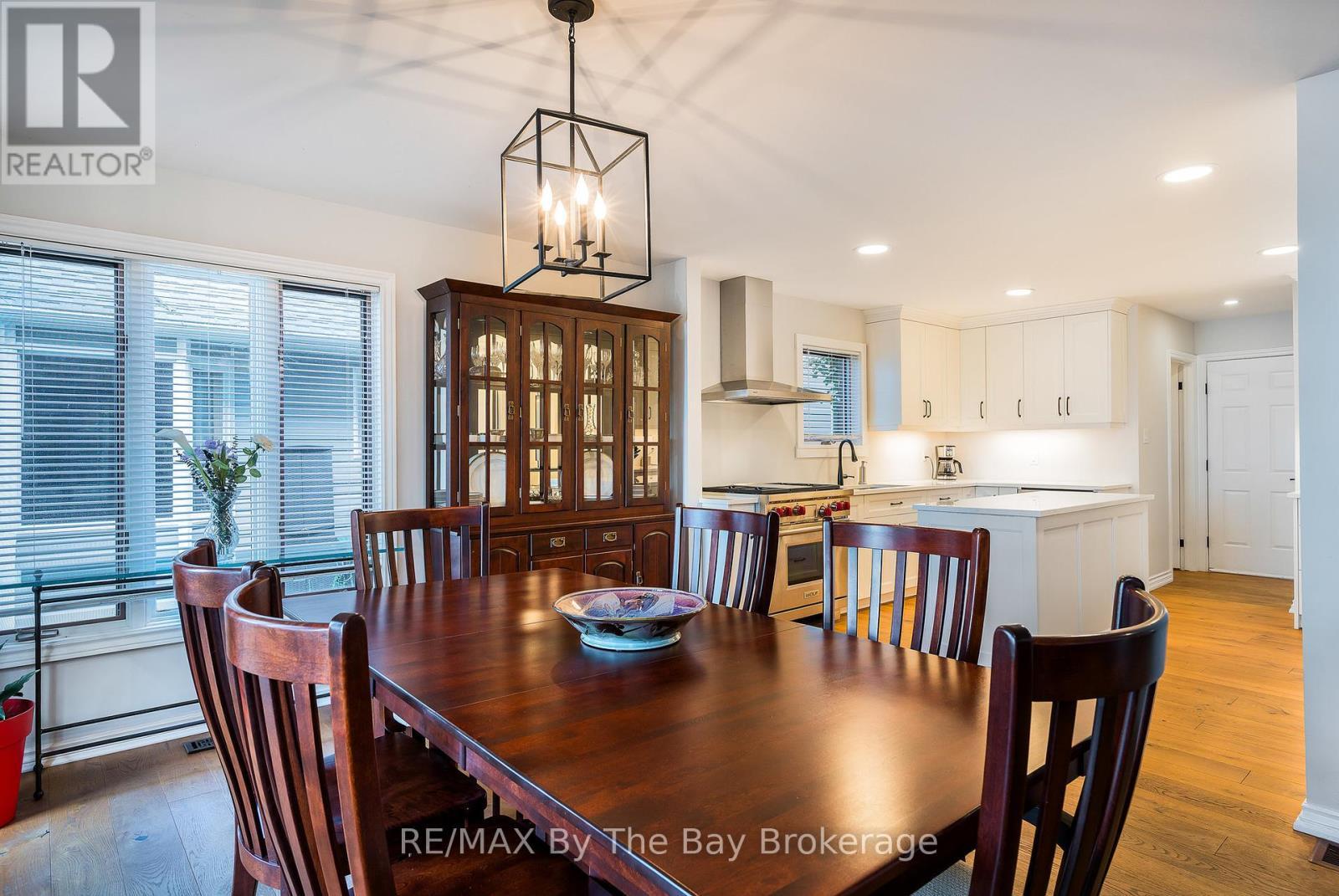 38 Willow Drive, Tiny, ON - Indoor Photo Showing Dining Room