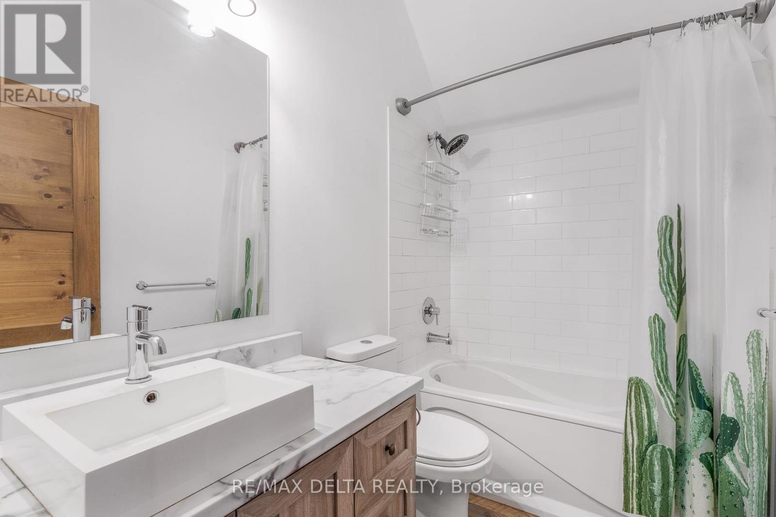 455 Front Road W, Champlain, ON - Indoor Photo Showing Bathroom