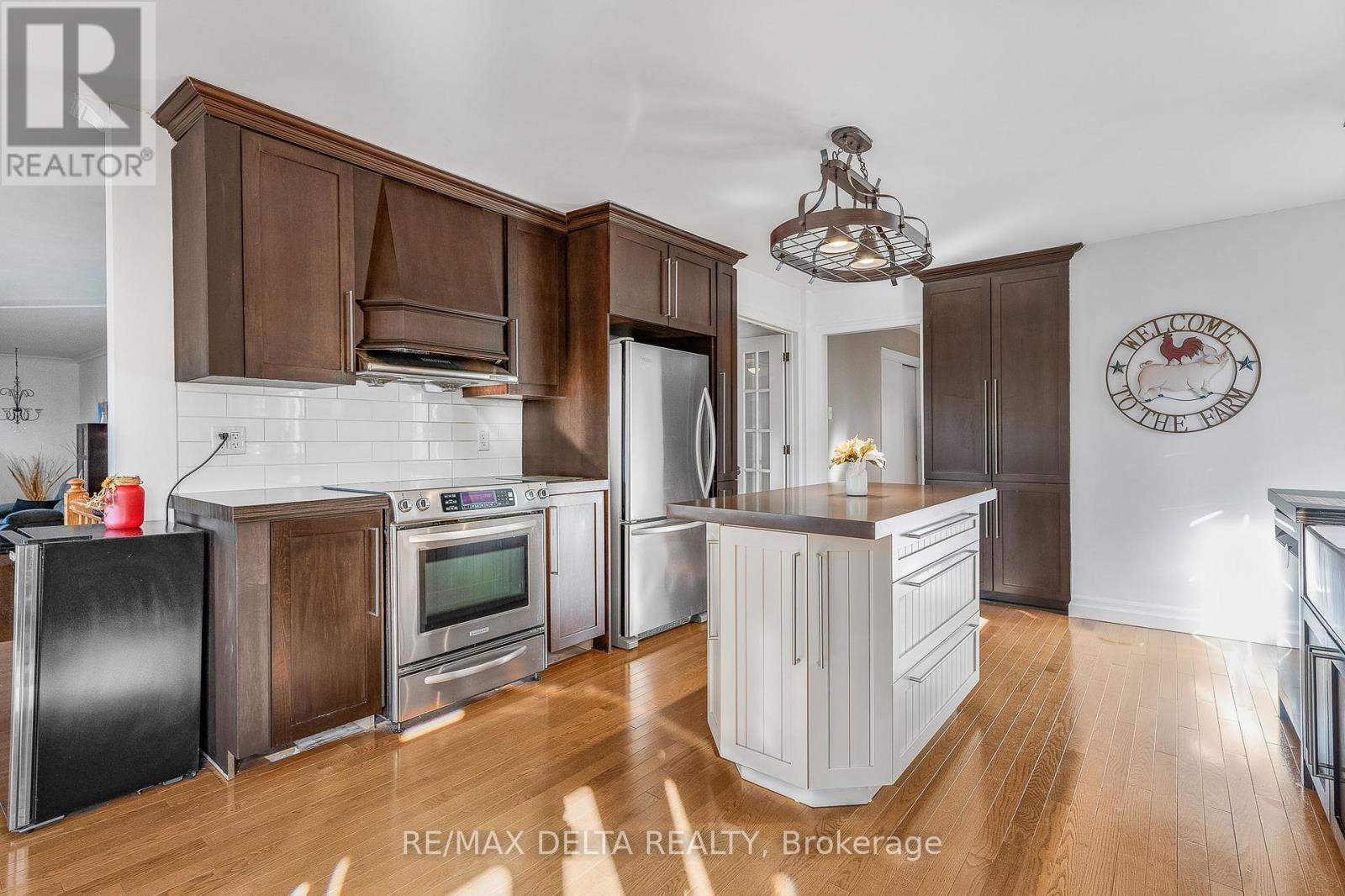 455 Front Road W, Champlain, ON - Indoor Photo Showing Kitchen With Upgraded Kitchen