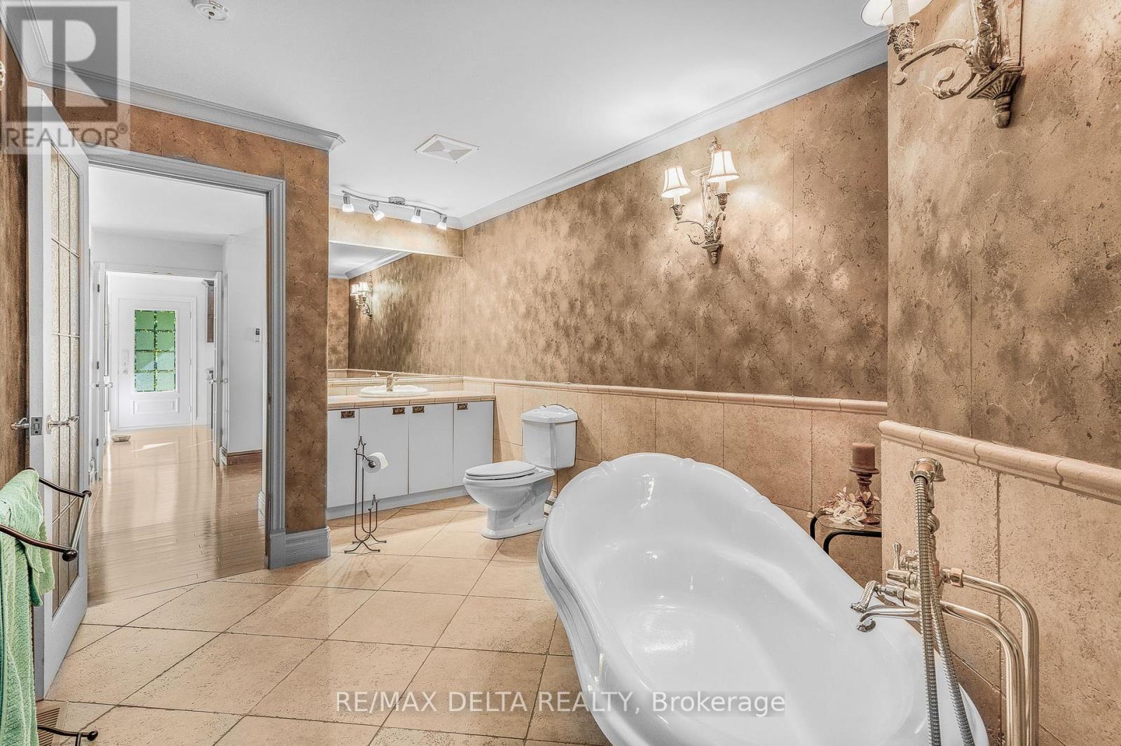 455 Front Road W, Champlain, ON - Indoor Photo Showing Bathroom