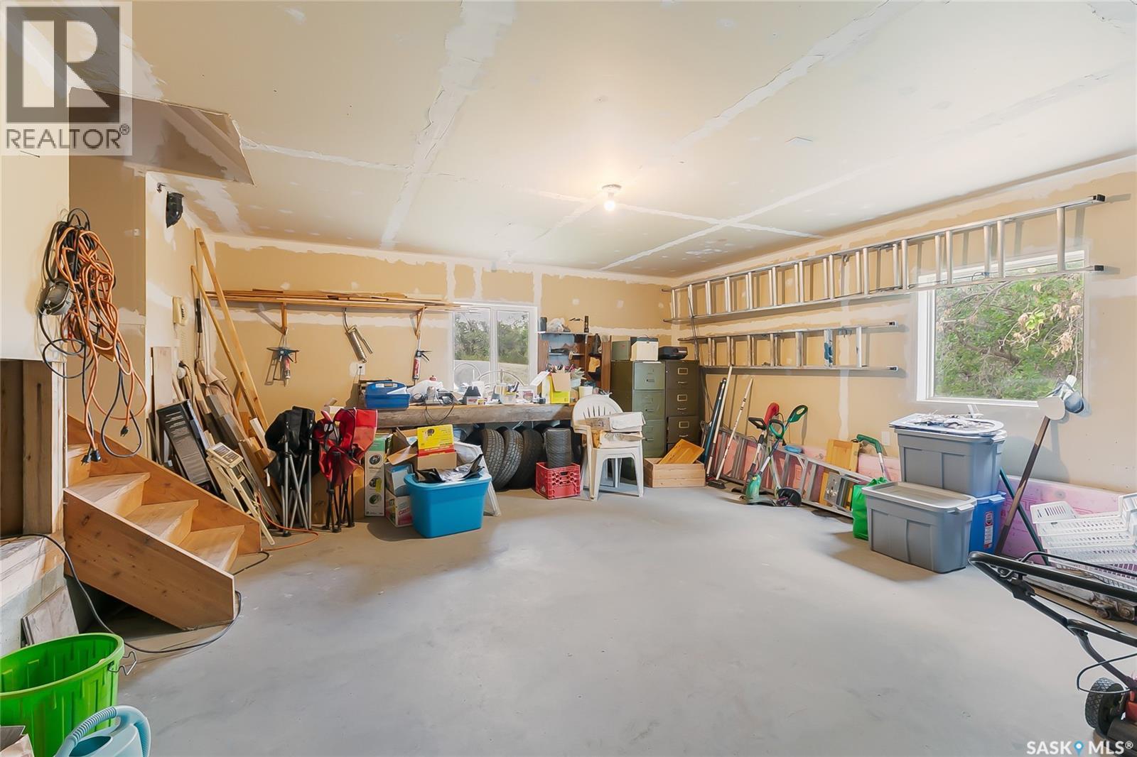 625 Aurora Street, Saskatchewan Beach, SK - Indoor Photo Showing Garage