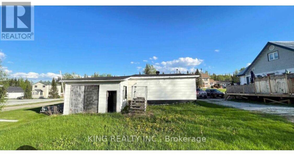 201 Third Avenue, Hornepayne, ON - Outdoor