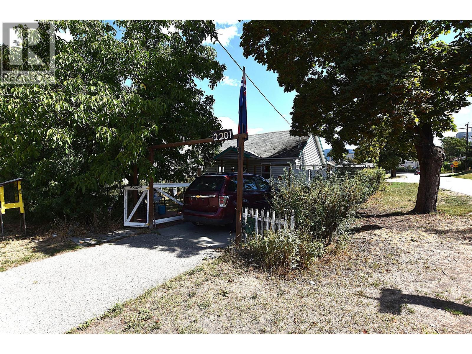 2 beds and a den - 2201 34 Street, Vernon, BC - Outdoor