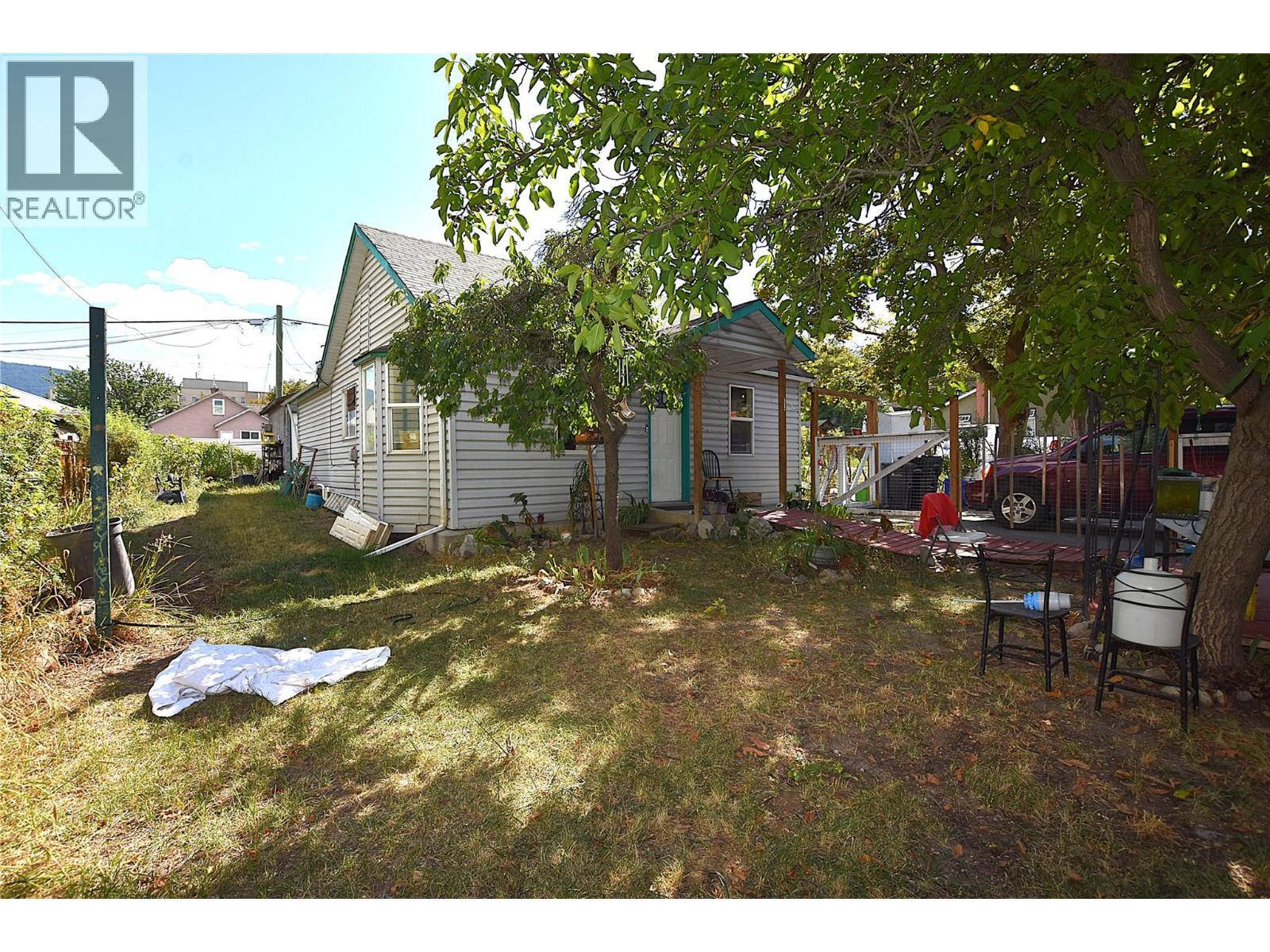 front yard - 2201 34 Street, Vernon, BC - Outdoor