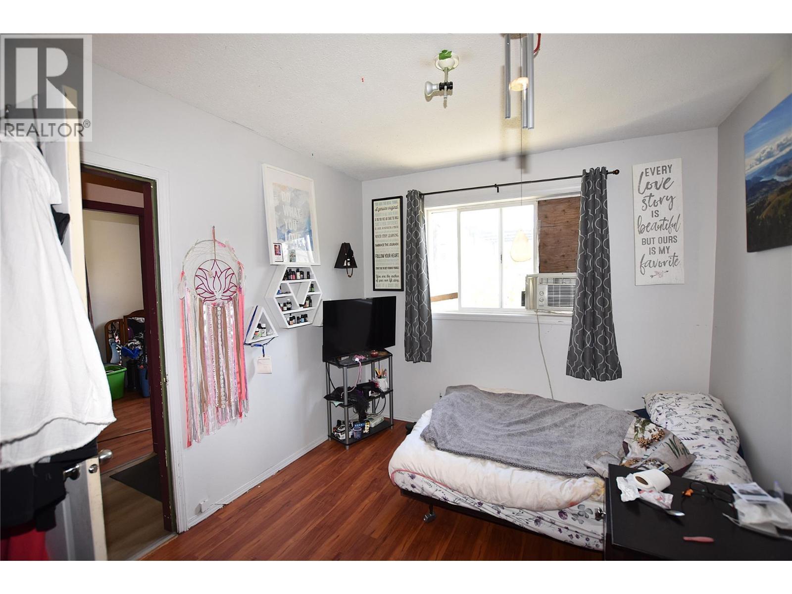 2201 34 Street, Vernon, BC - Indoor Photo Showing Bedroom