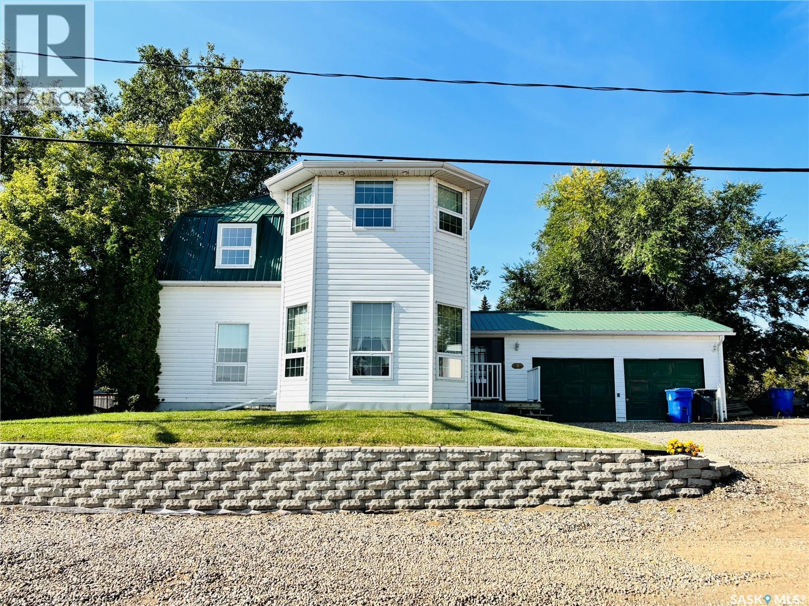 520 1St Street, North Portal, SK - Outdoor