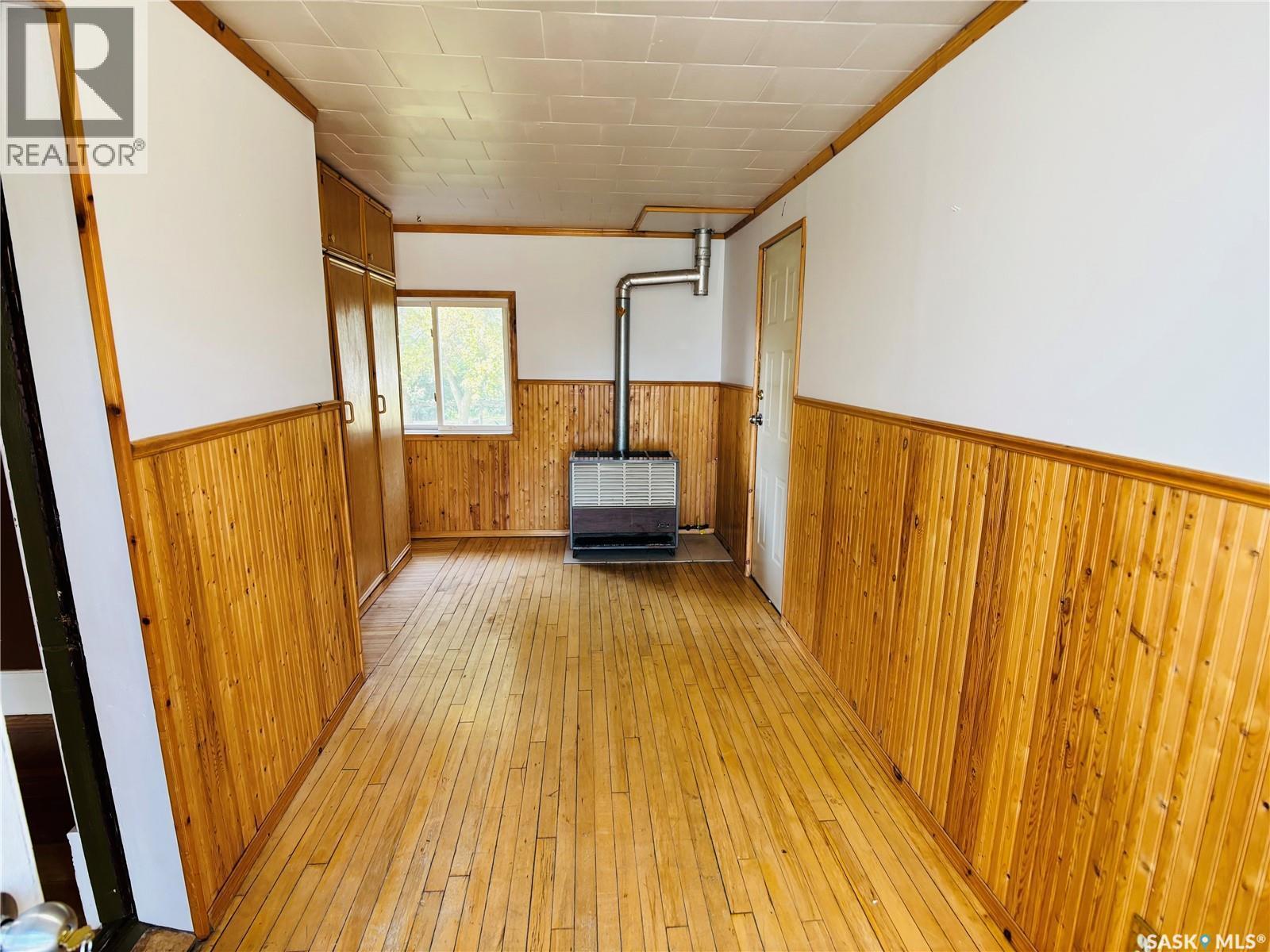 520 1St Street, North Portal, SK - Indoor Photo Showing Other Room