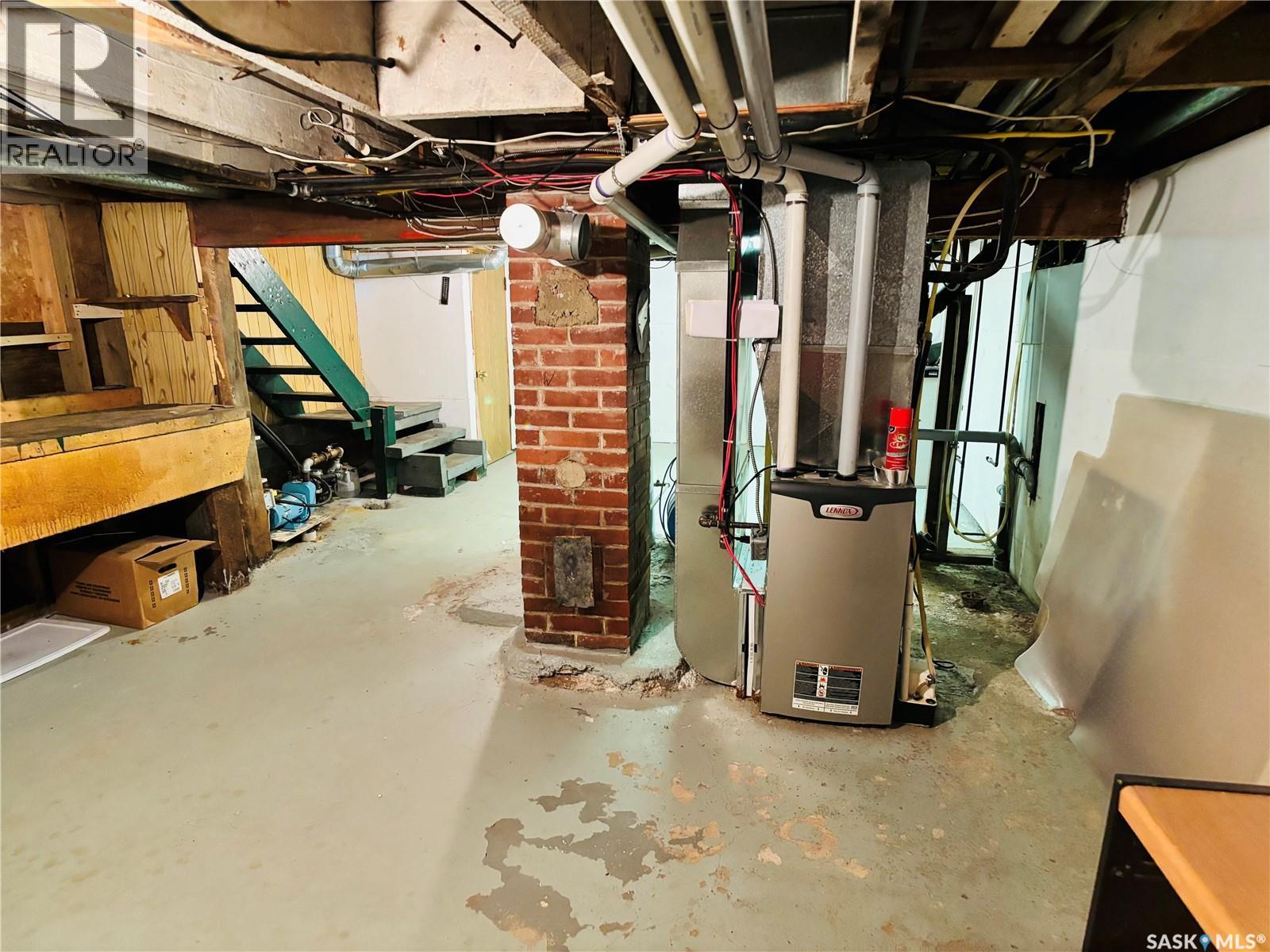 520 1St Street, North Portal, SK - Indoor Photo Showing Basement