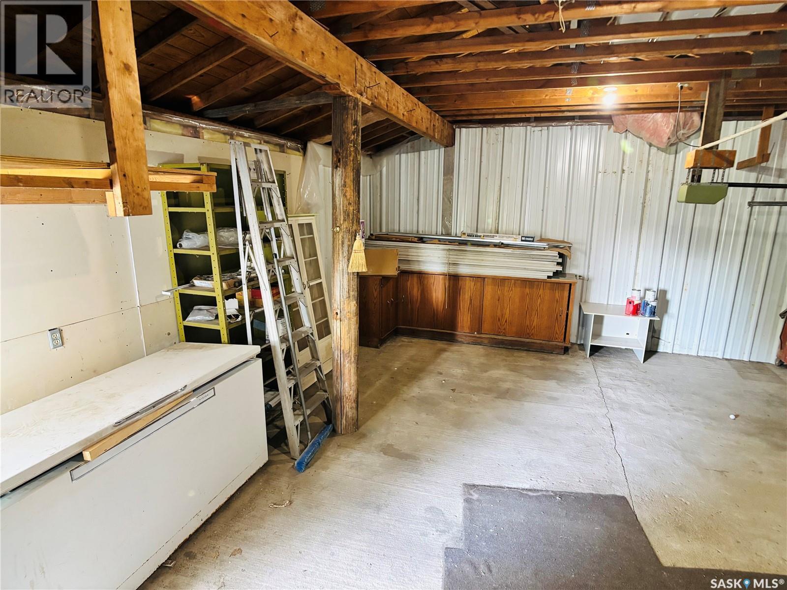 520 1St Street, North Portal, SK - Indoor Photo Showing Basement