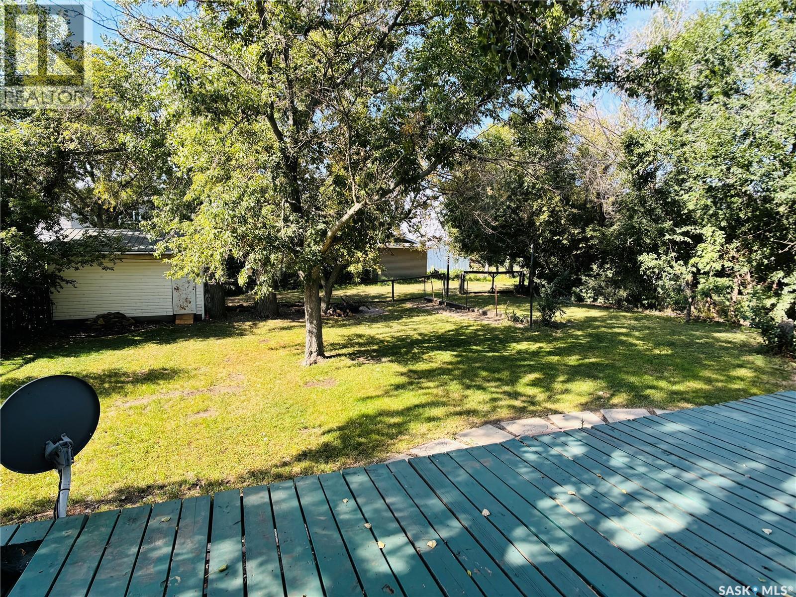 520 1St Street, North Portal, SK - Outdoor