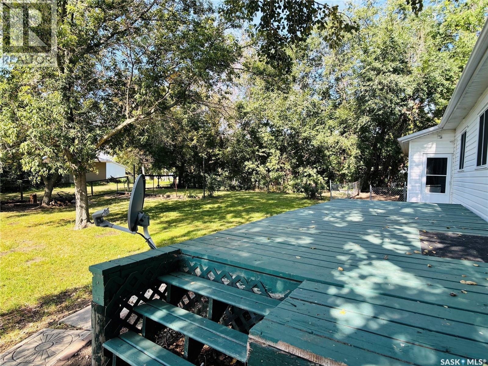 520 1St Street, North Portal, SK - Outdoor