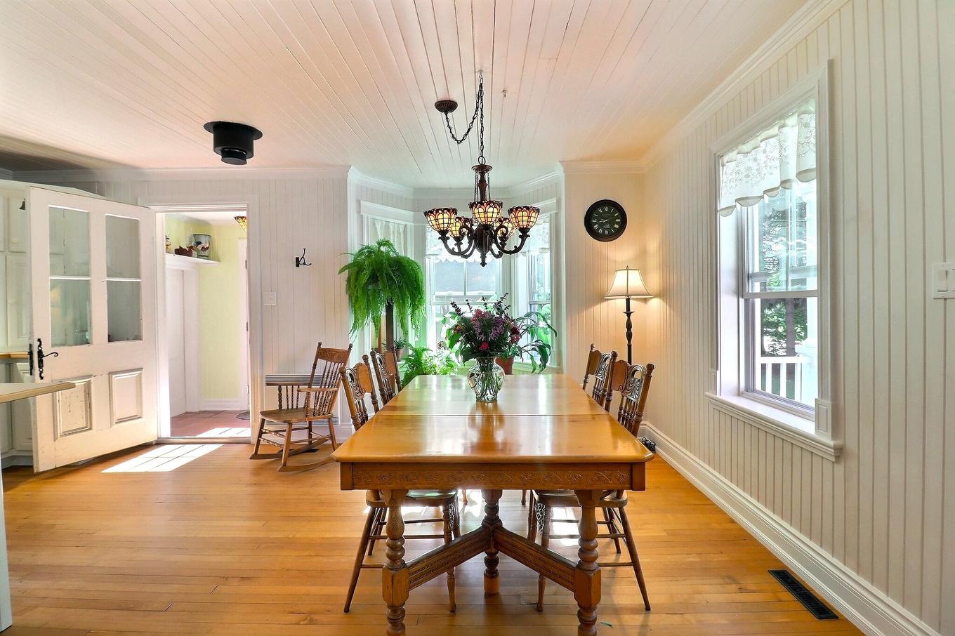 Dining room - 987 Ch. De La Montagne, Mont-Saint-Hilaire, QC - Indoor Photo Showing Dining Room