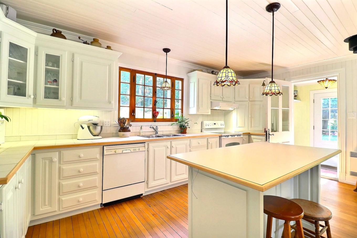 Kitchen - 987 Ch. De La Montagne, Mont-Saint-Hilaire, QC - Indoor Photo Showing Kitchen With Double Sink