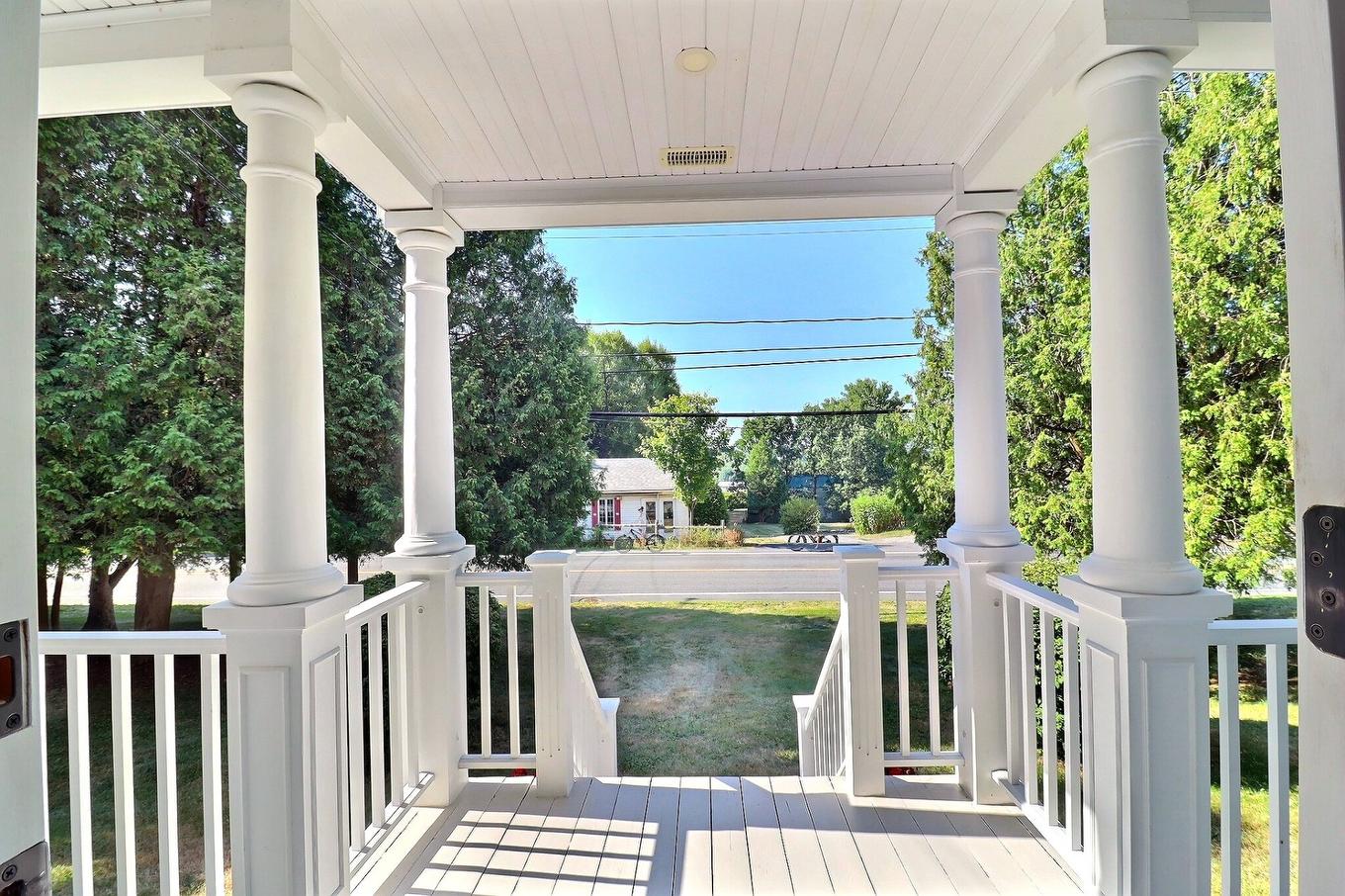 Exterior entrance - 987 Ch. De La Montagne, Mont-Saint-Hilaire, QC - Outdoor