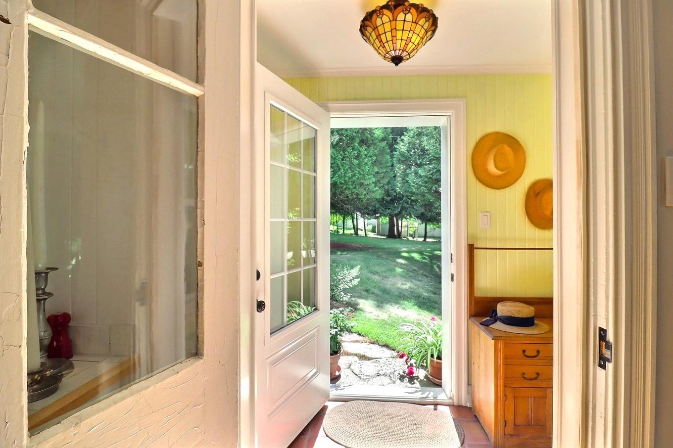 Hall - 987 Ch. De La Montagne, Mont-Saint-Hilaire, QC - Indoor Photo Showing Bathroom