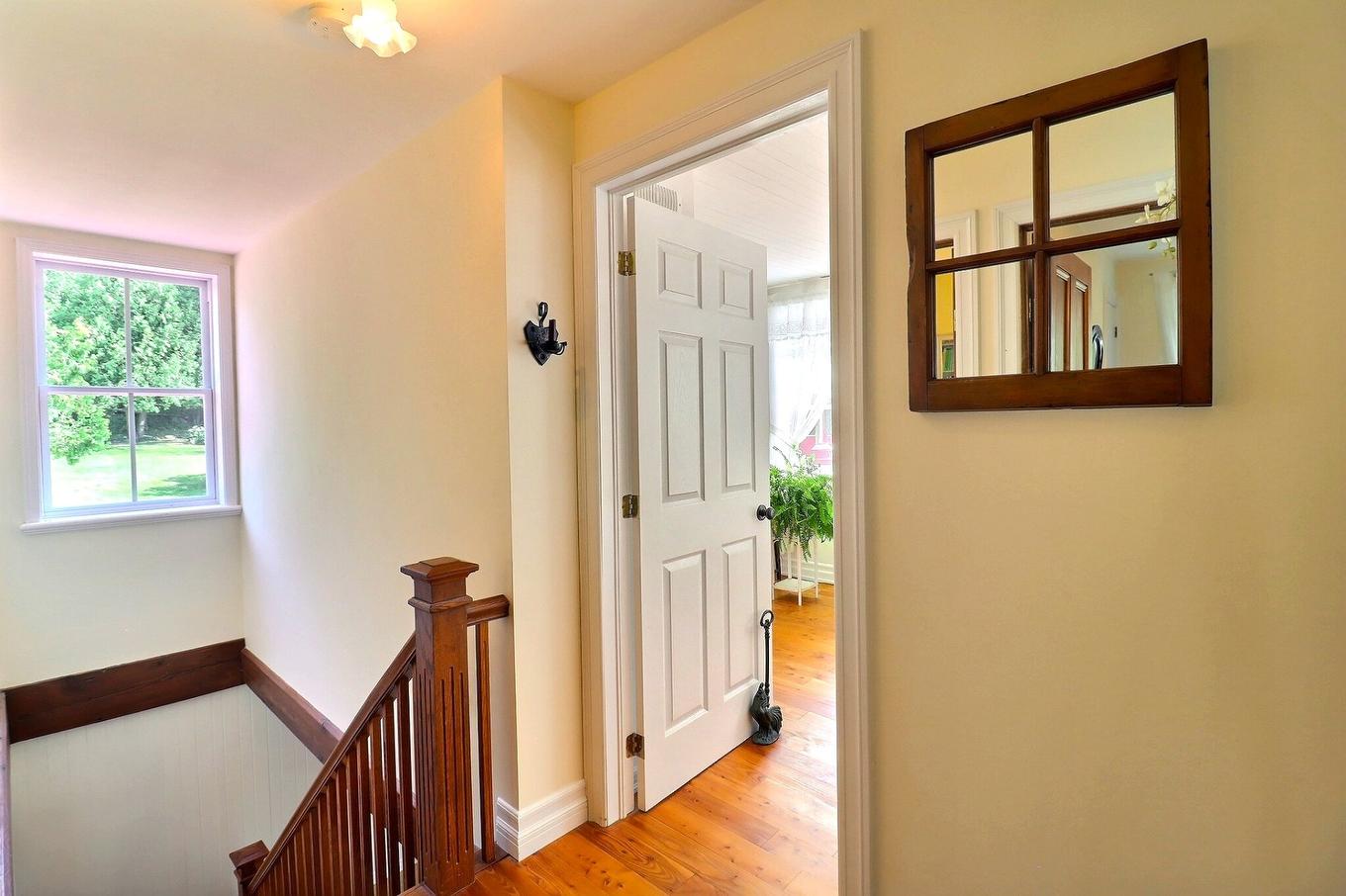 Passageway - 987 Ch. De La Montagne, Mont-Saint-Hilaire, QC - Indoor Photo Showing Other Room