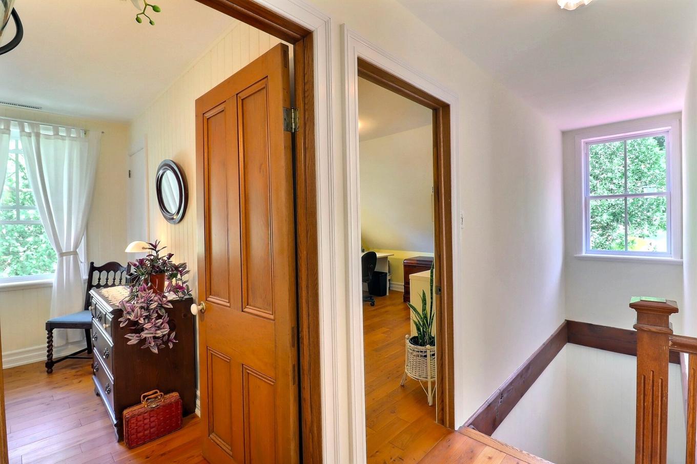 Passageway - 987 Ch. De La Montagne, Mont-Saint-Hilaire, QC - Indoor Photo Showing Other Room