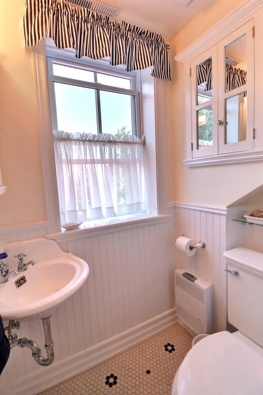 Bathroom - 987 Ch. De La Montagne, Mont-Saint-Hilaire, QC - Indoor Photo Showing Bathroom