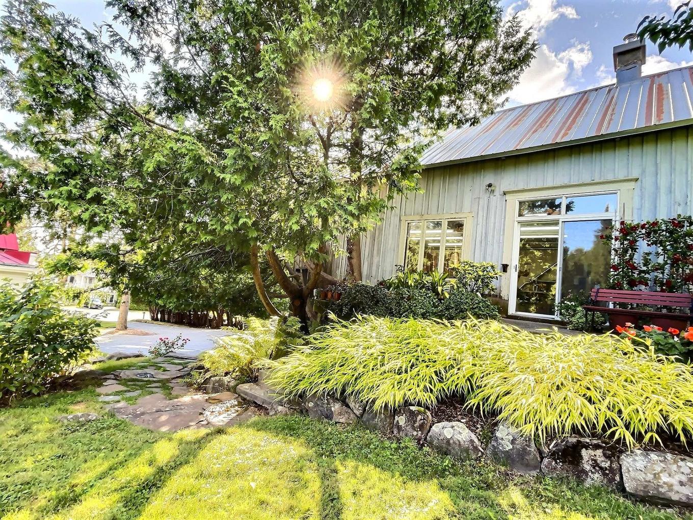 Workshop - 987 Ch. De La Montagne, Mont-Saint-Hilaire, QC - Outdoor