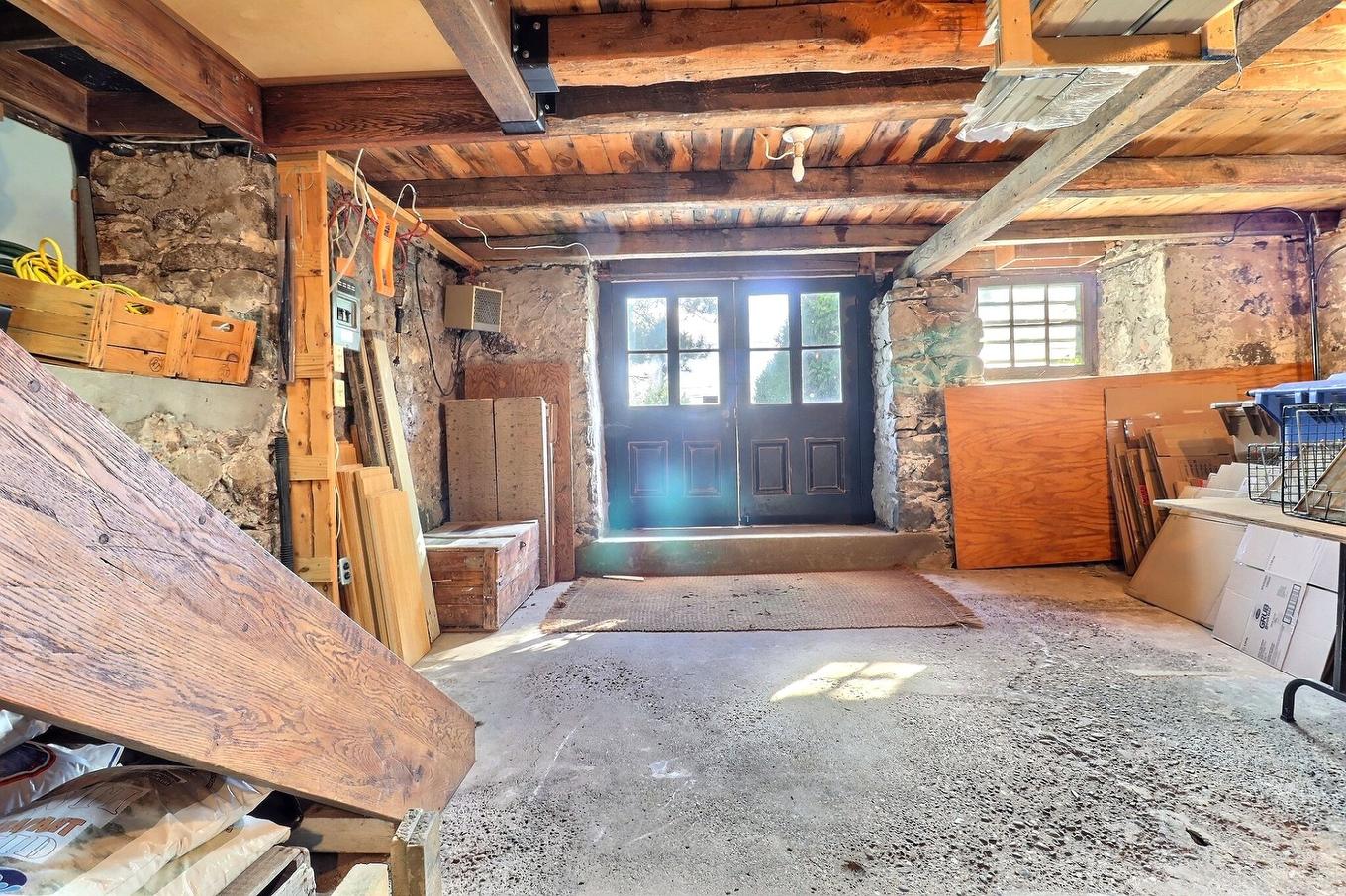 Workshop - 987 Ch. De La Montagne, Mont-Saint-Hilaire, QC - Indoor